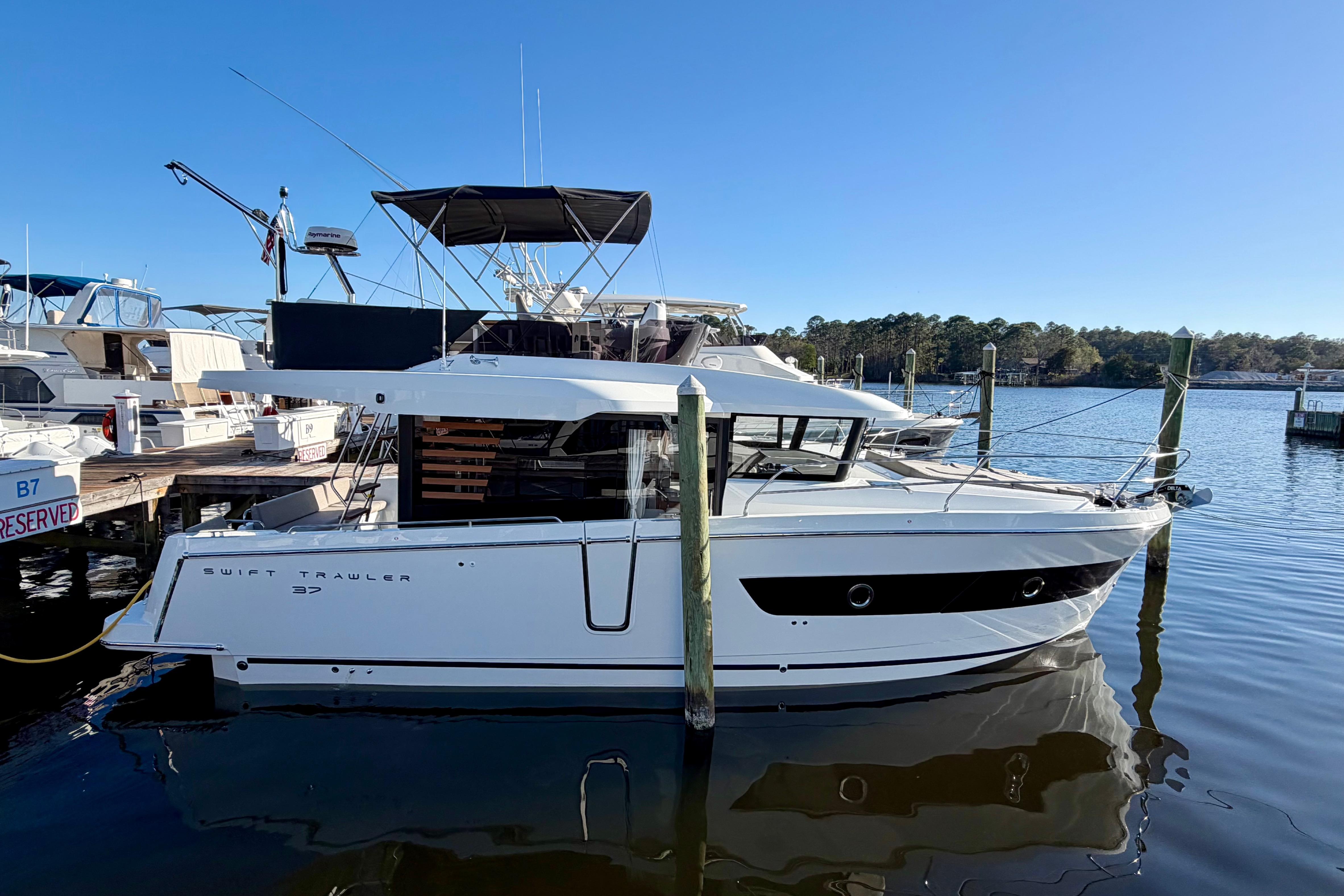 2026 Beneteau Swift Trawler 37 Fly