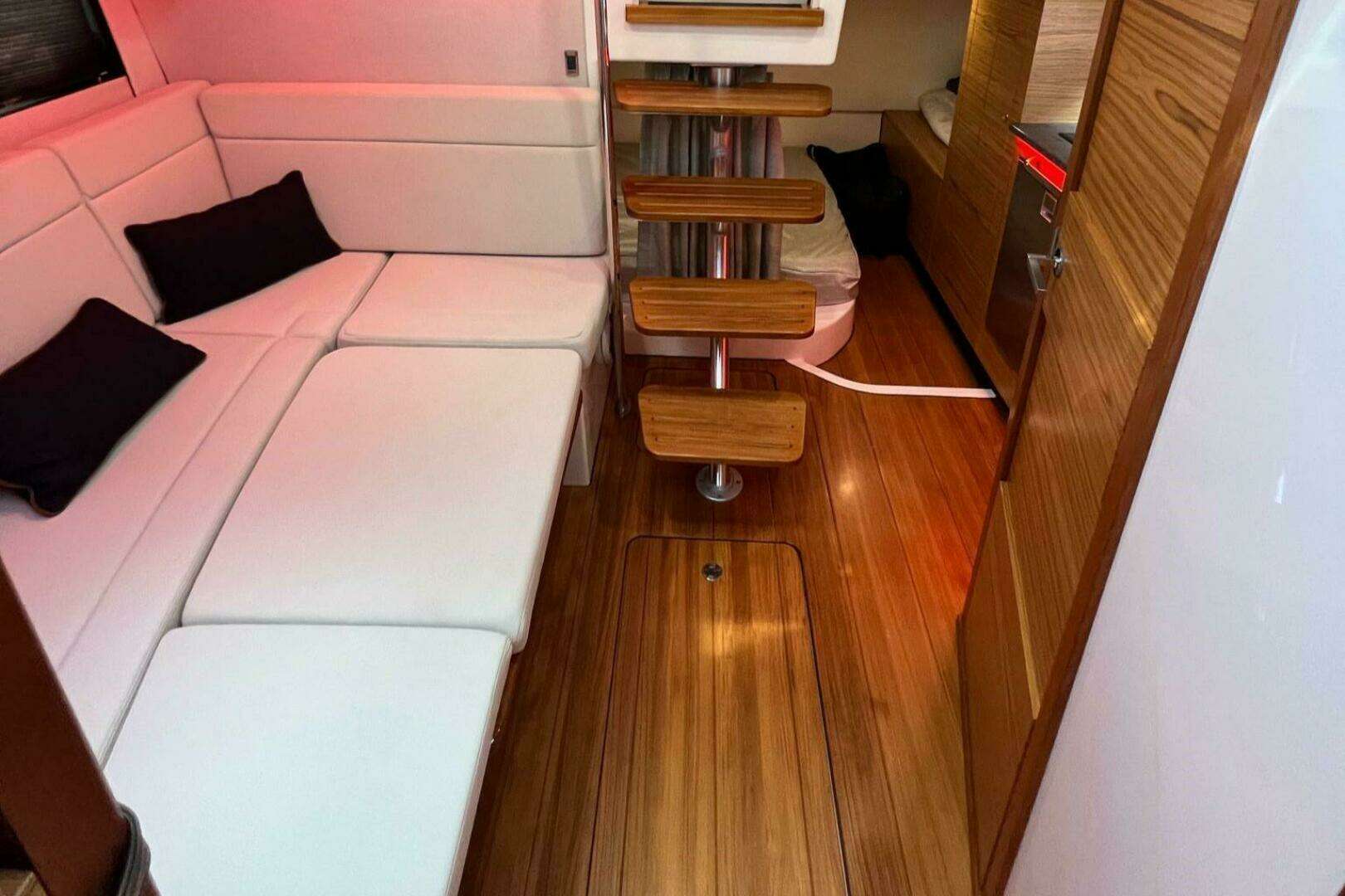 2022 Boston Whaler Conquest 405 - Image 22