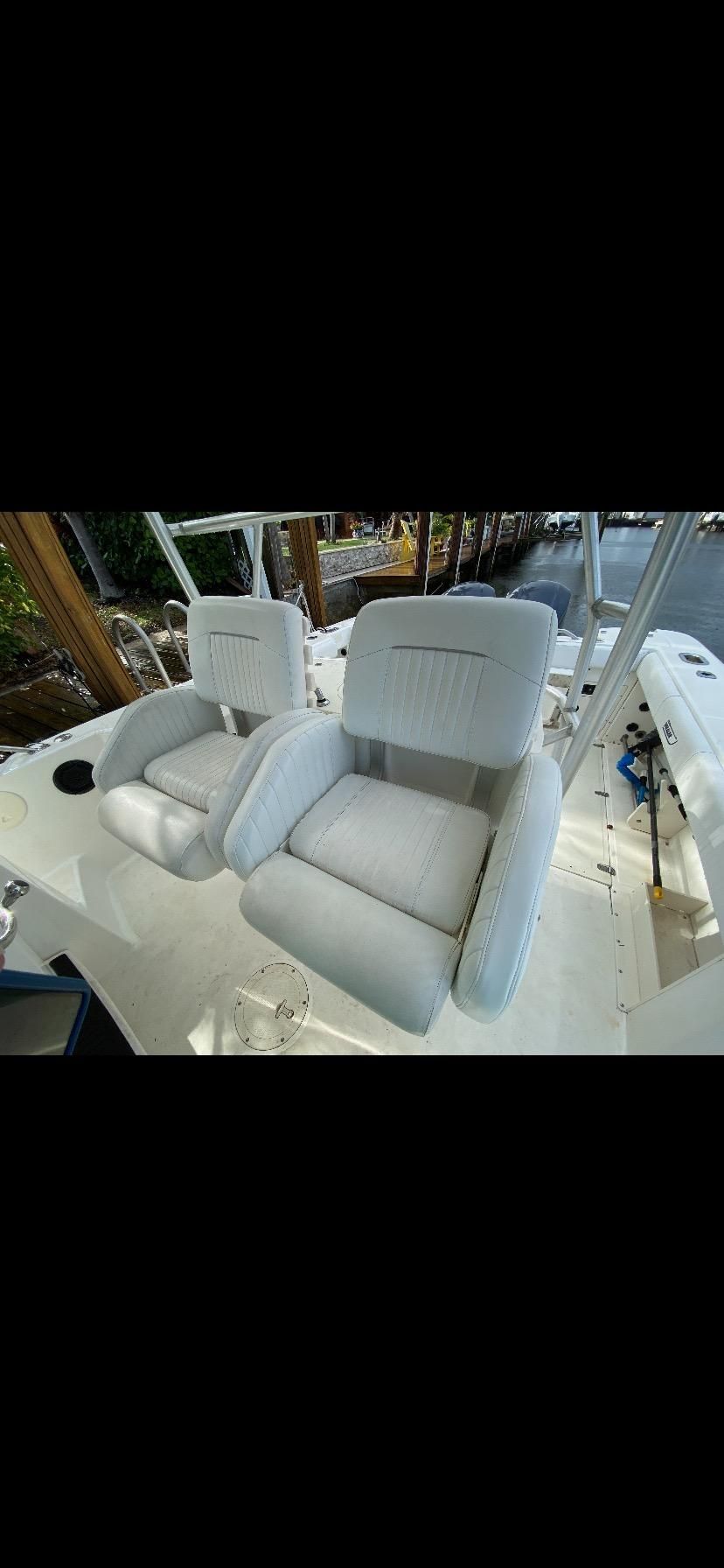 2001 Boston Whaler 28 Outrage - 10