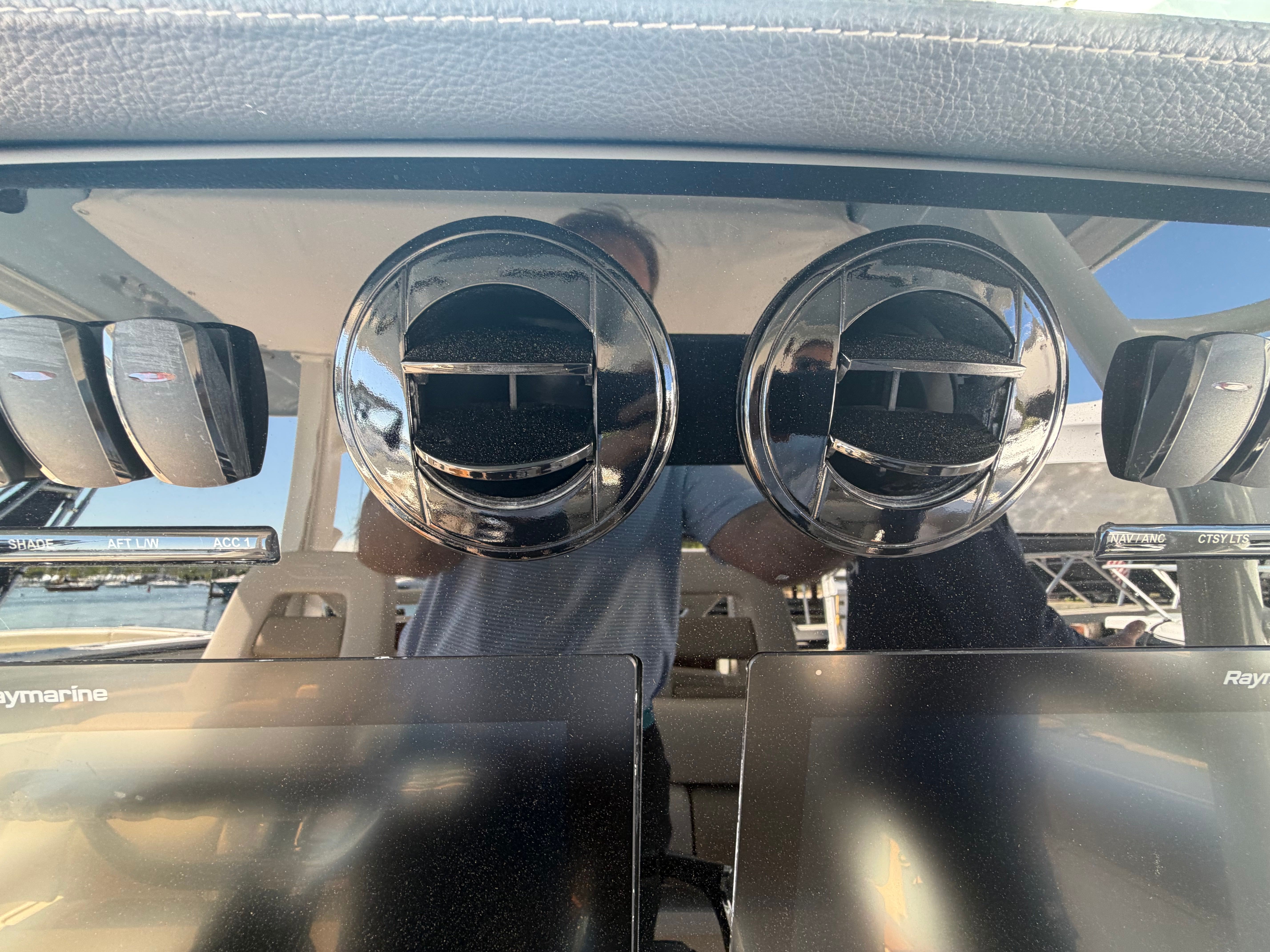 2021 Boston Whaler 380 Outrage - 34
