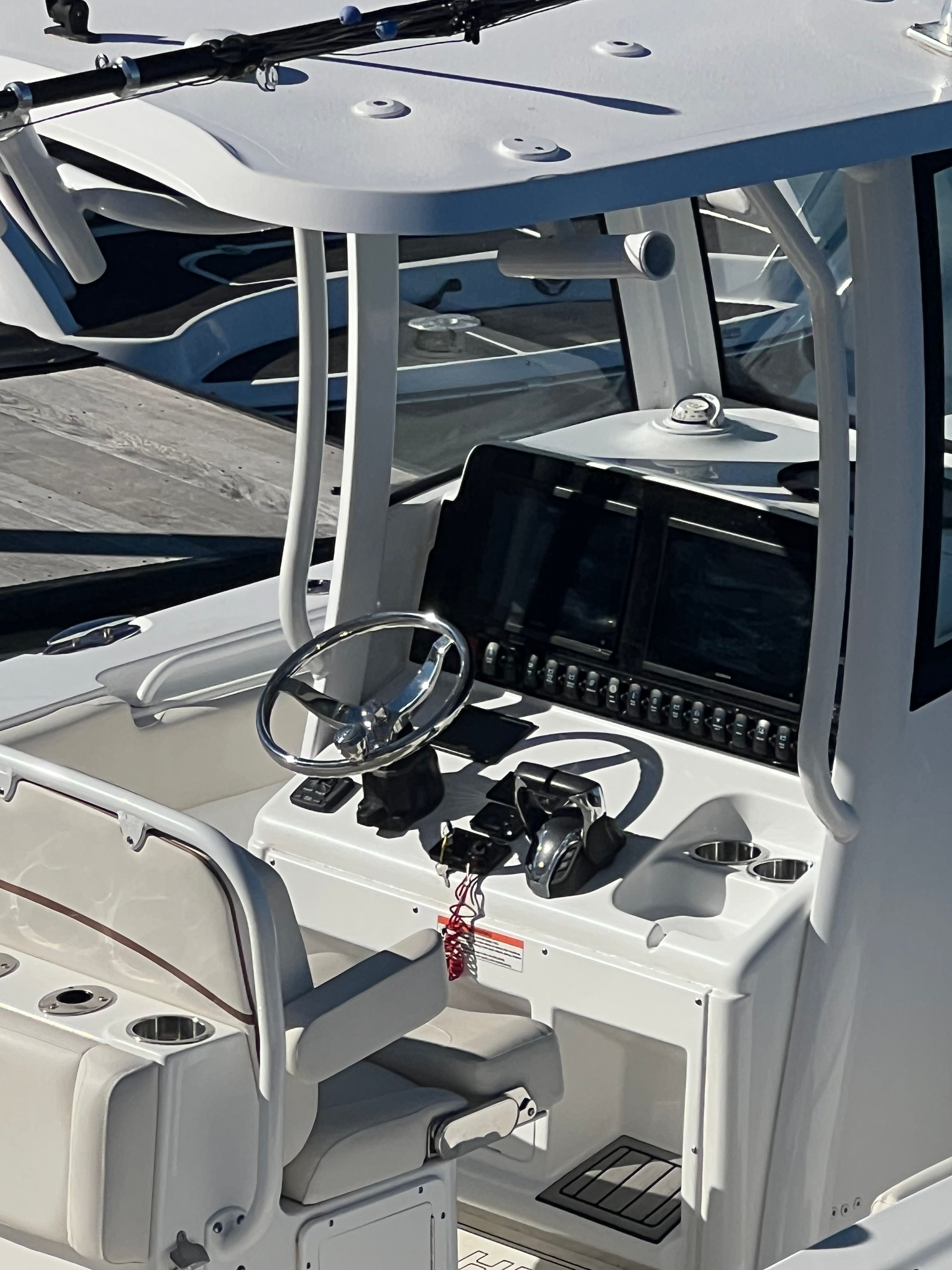 2022 Sea Hunt Gamefish 27 Forward Seating - 9