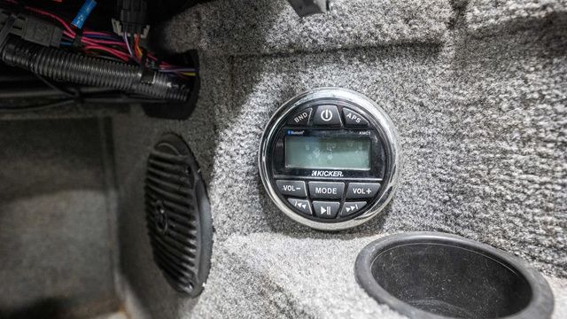 2018 Lund Pro-V Bass 2075 - 21