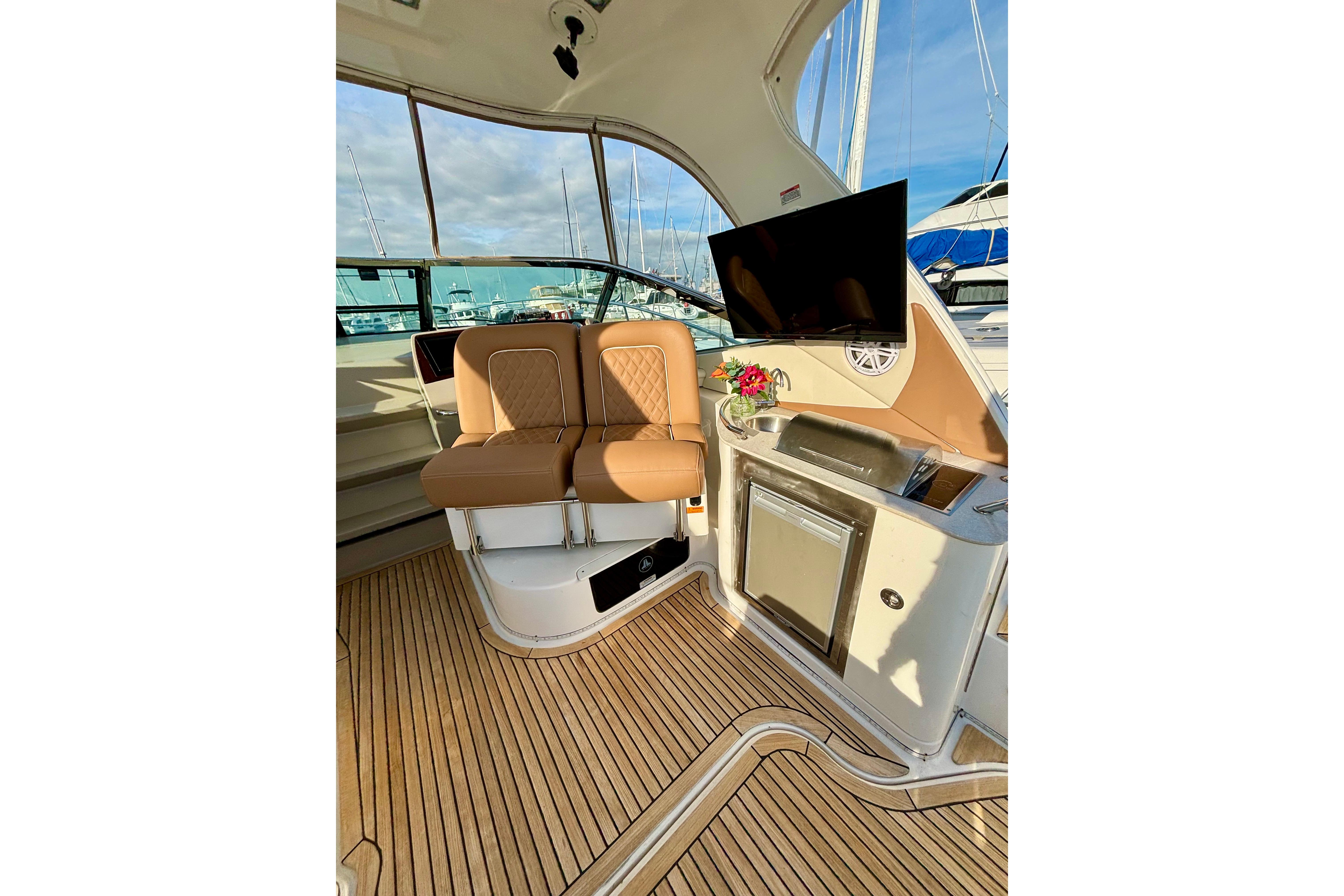 Interior of 2009 Sea Ray Sundancer 350 yacht with seating and kitchenette.