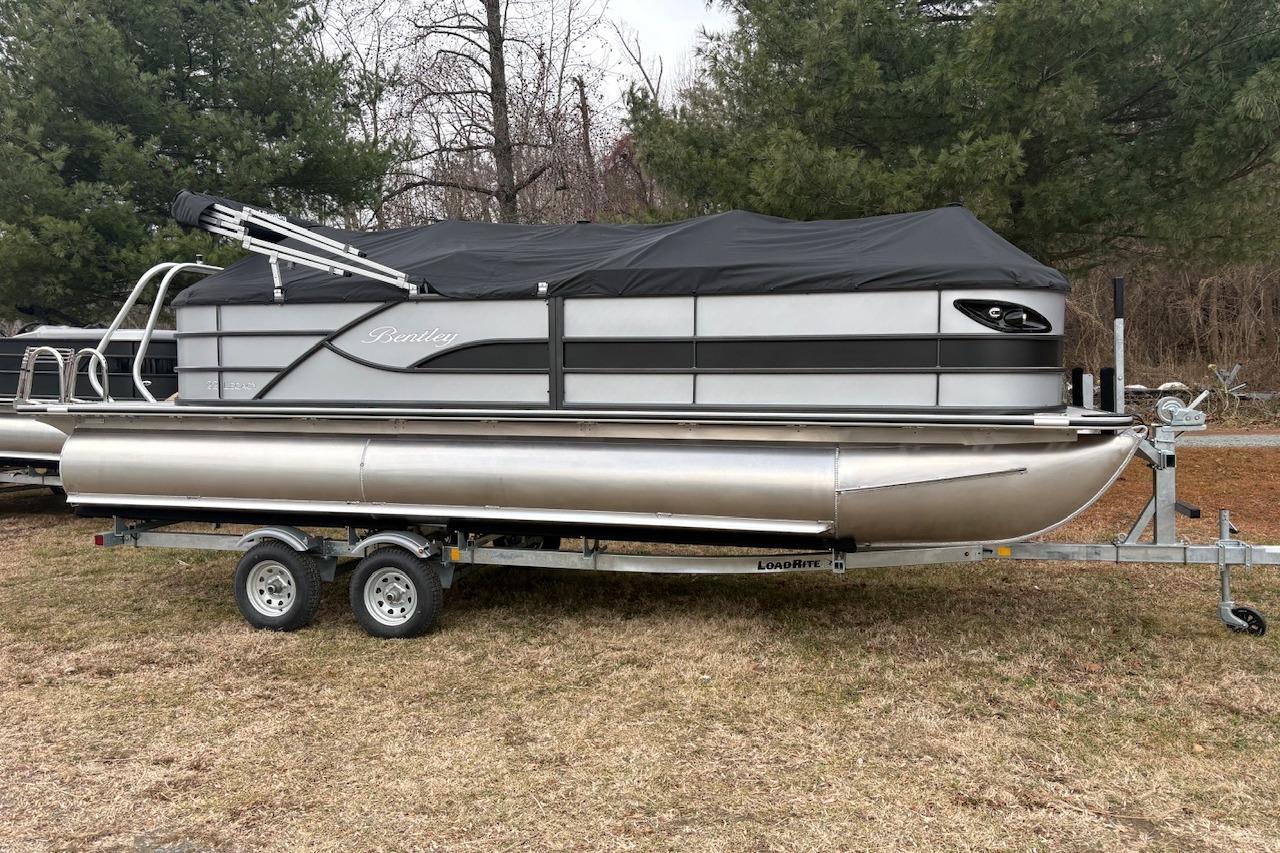 2026 Bentley Pontoons Legacy 223 Navigator