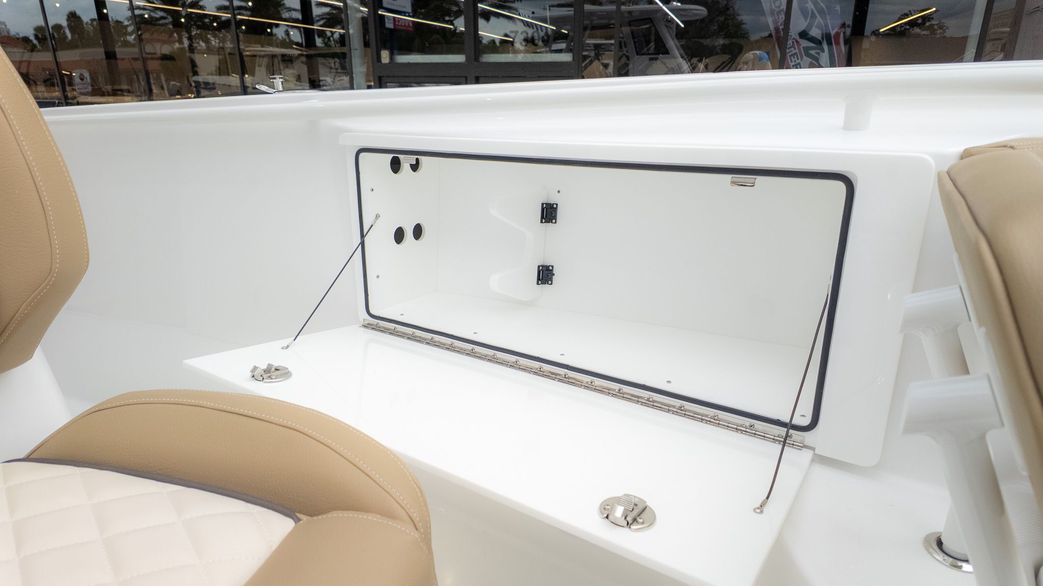 2026 Everglades 335 Center Console - 18