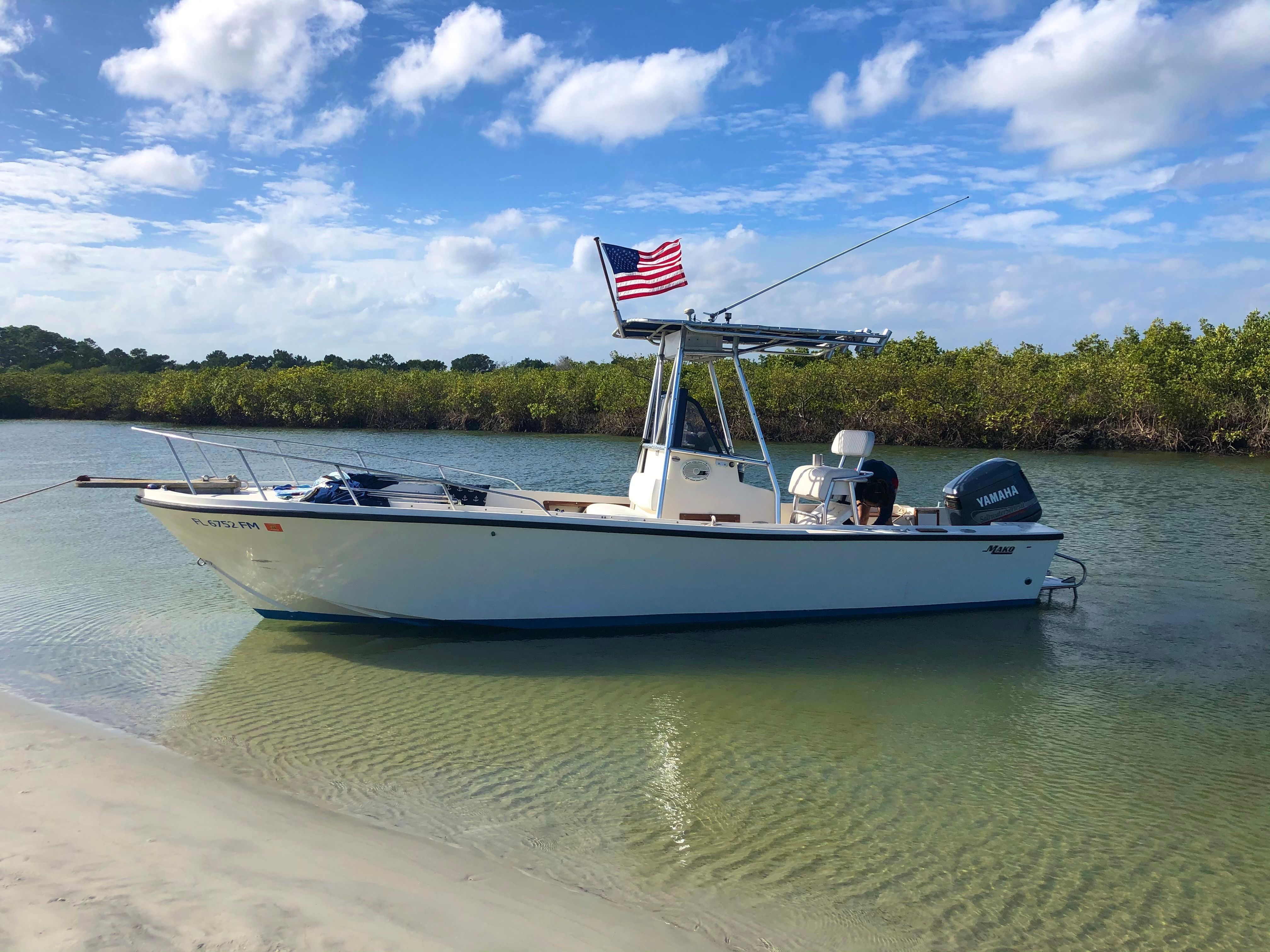 1985 Mako 235