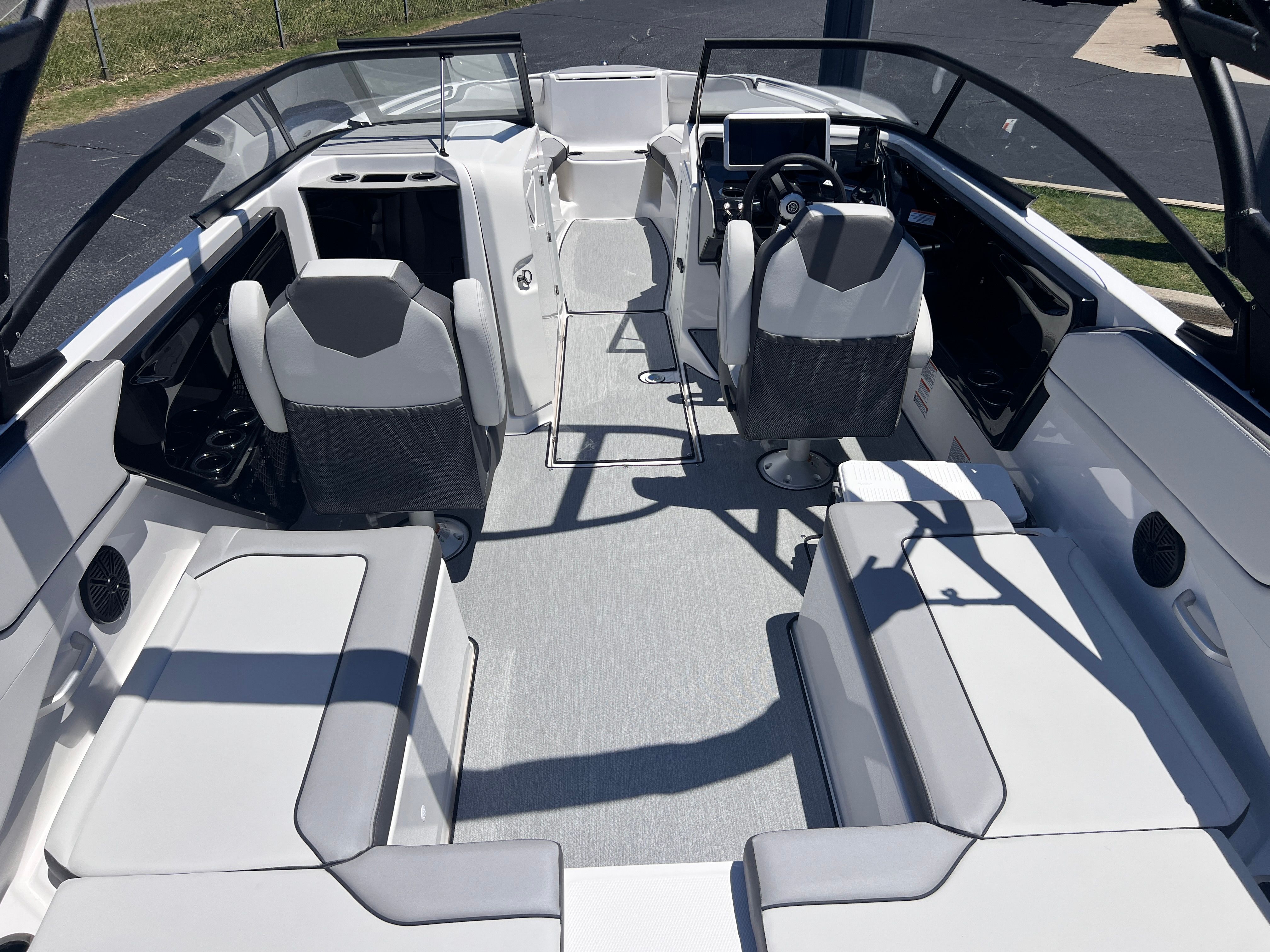 2026 Yamaha Boats AR250 - 16