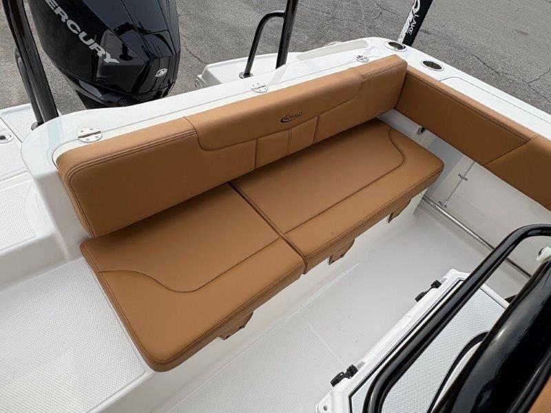 2025 Robalo R202 Explorer - 61