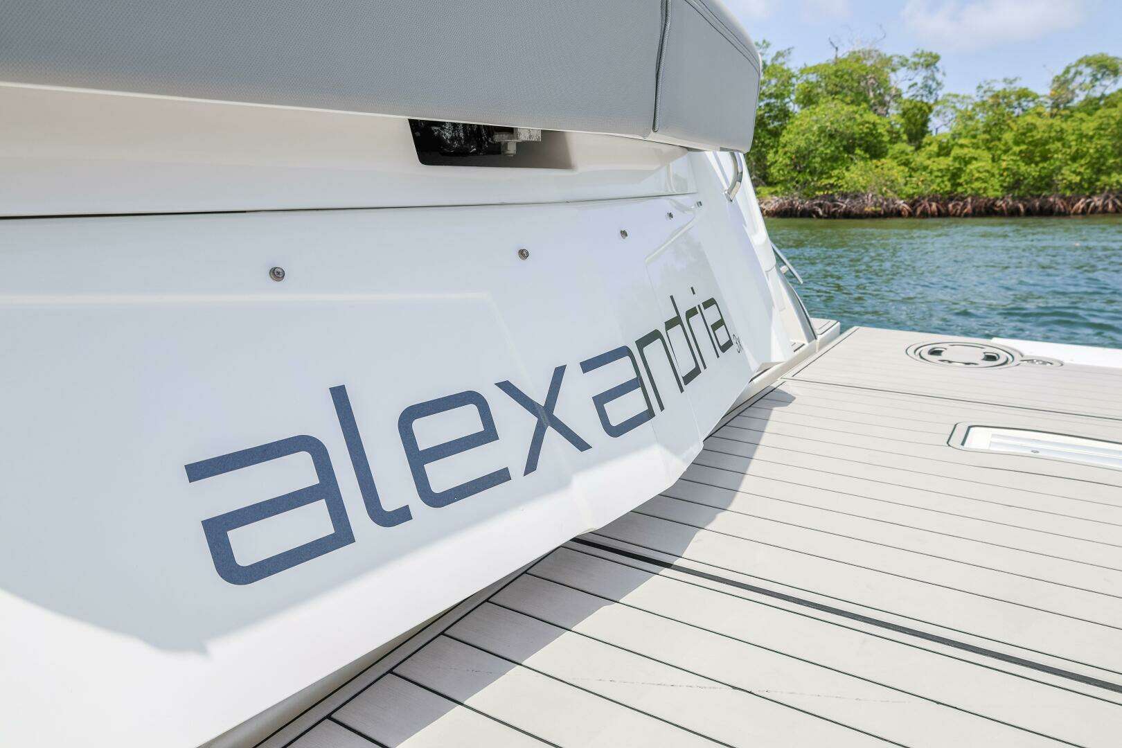 2014 Cruisers Yachts 45 Cantius - Image 14