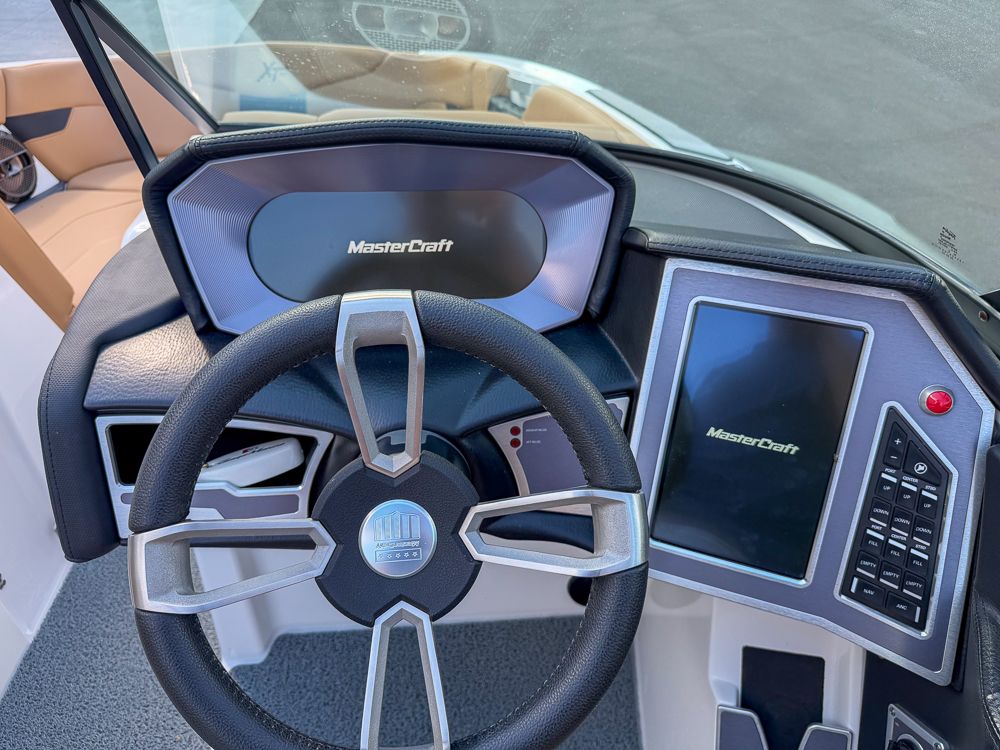 2022 MasterCraft XT24 - 37