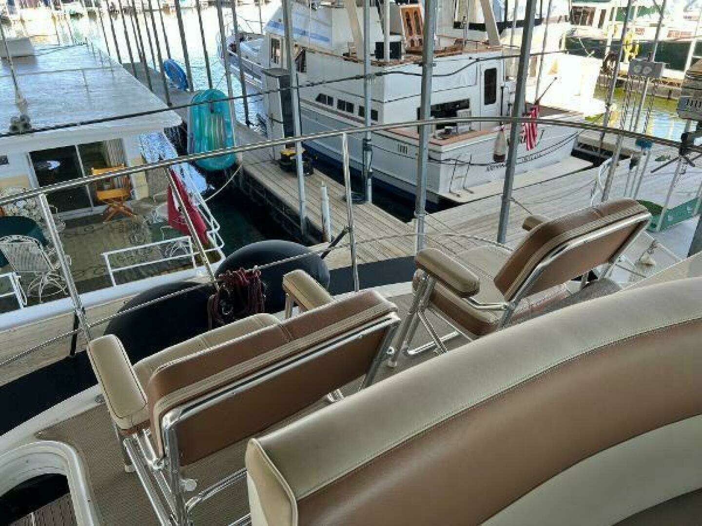 2001 Carver 450 Voyager Pilothouse - Image 26