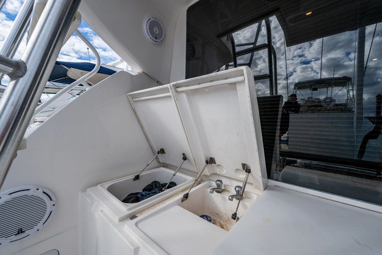 2001 Bertram 390 - Image 10