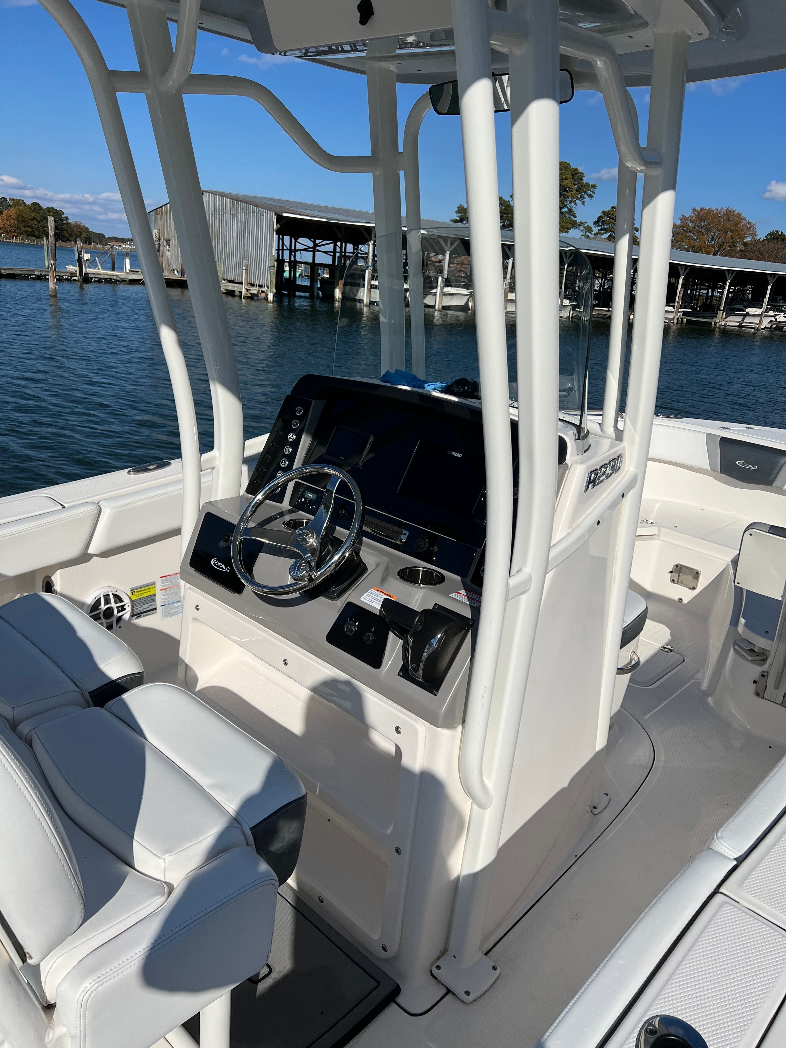 2021 Robalo R230 Center Console - 4