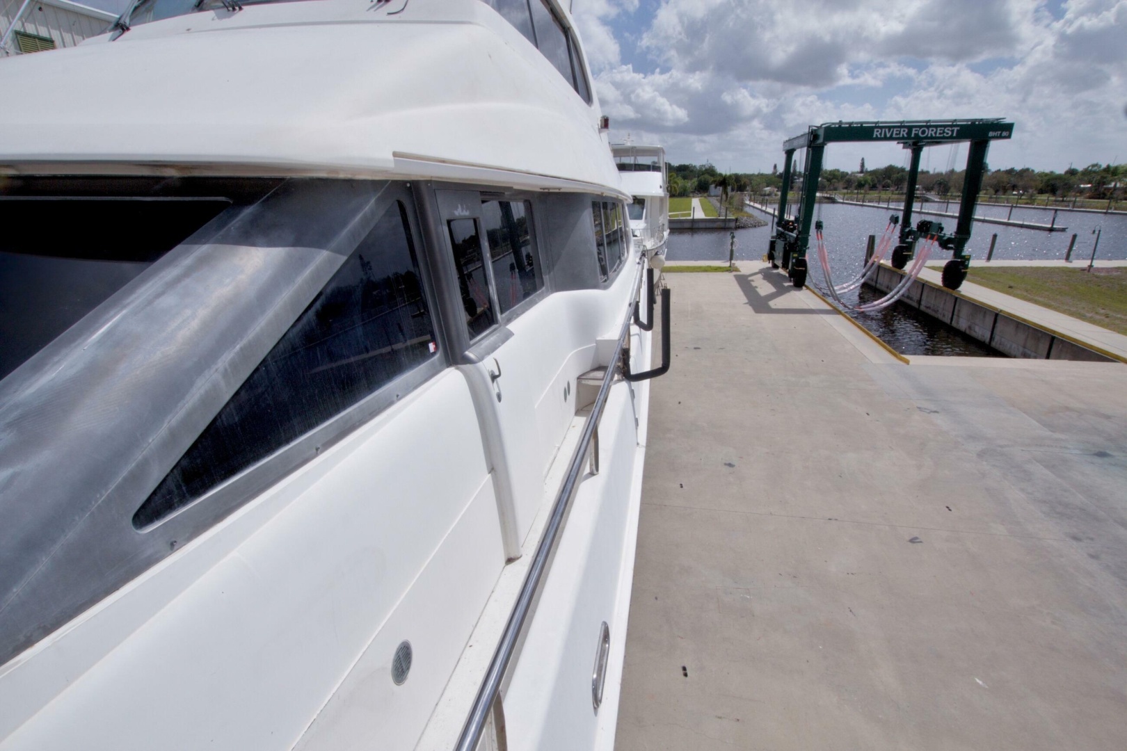 1998 Lazzara Yachts 76 Skylounge Grand Salon - Image 81
