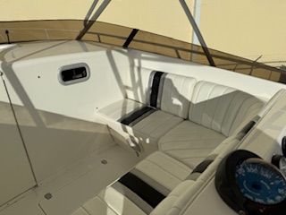 2004 Intrepid 348 - 12