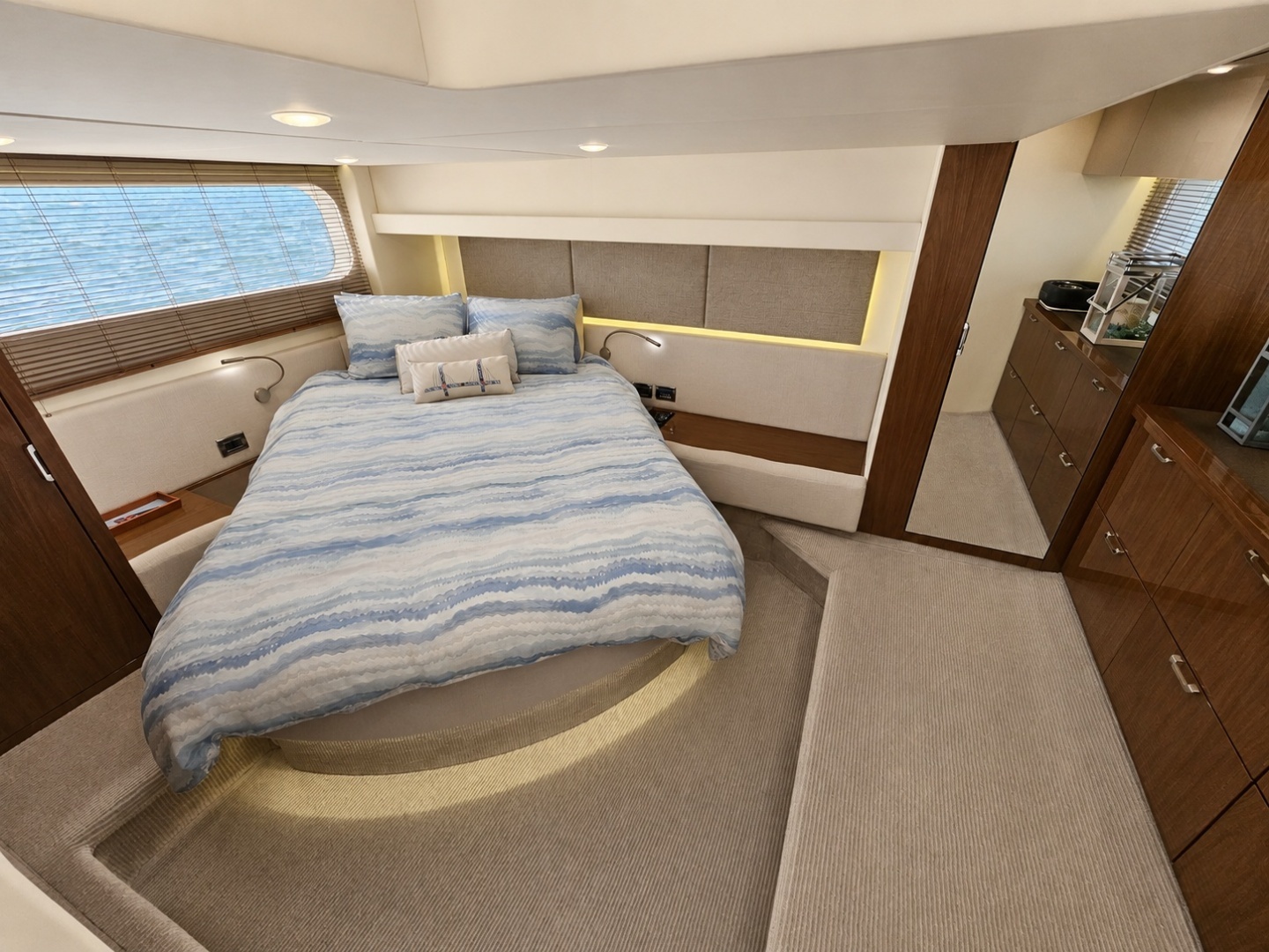 2019 Sea Ray 520 Sundancer - Image 42