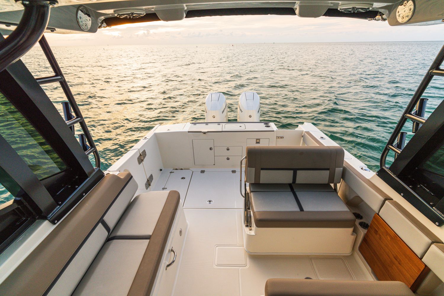 2026 Boston Whaler 330 Vantage - 27