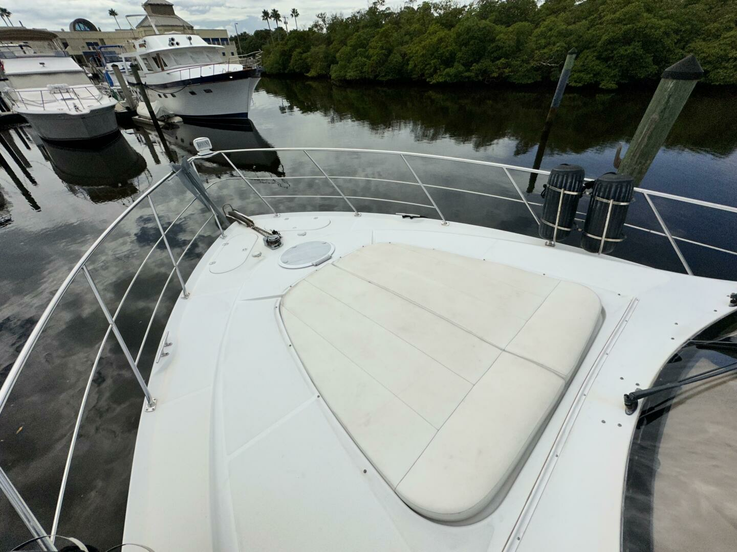 1999 Carver 450 Pilothouse - Image 10