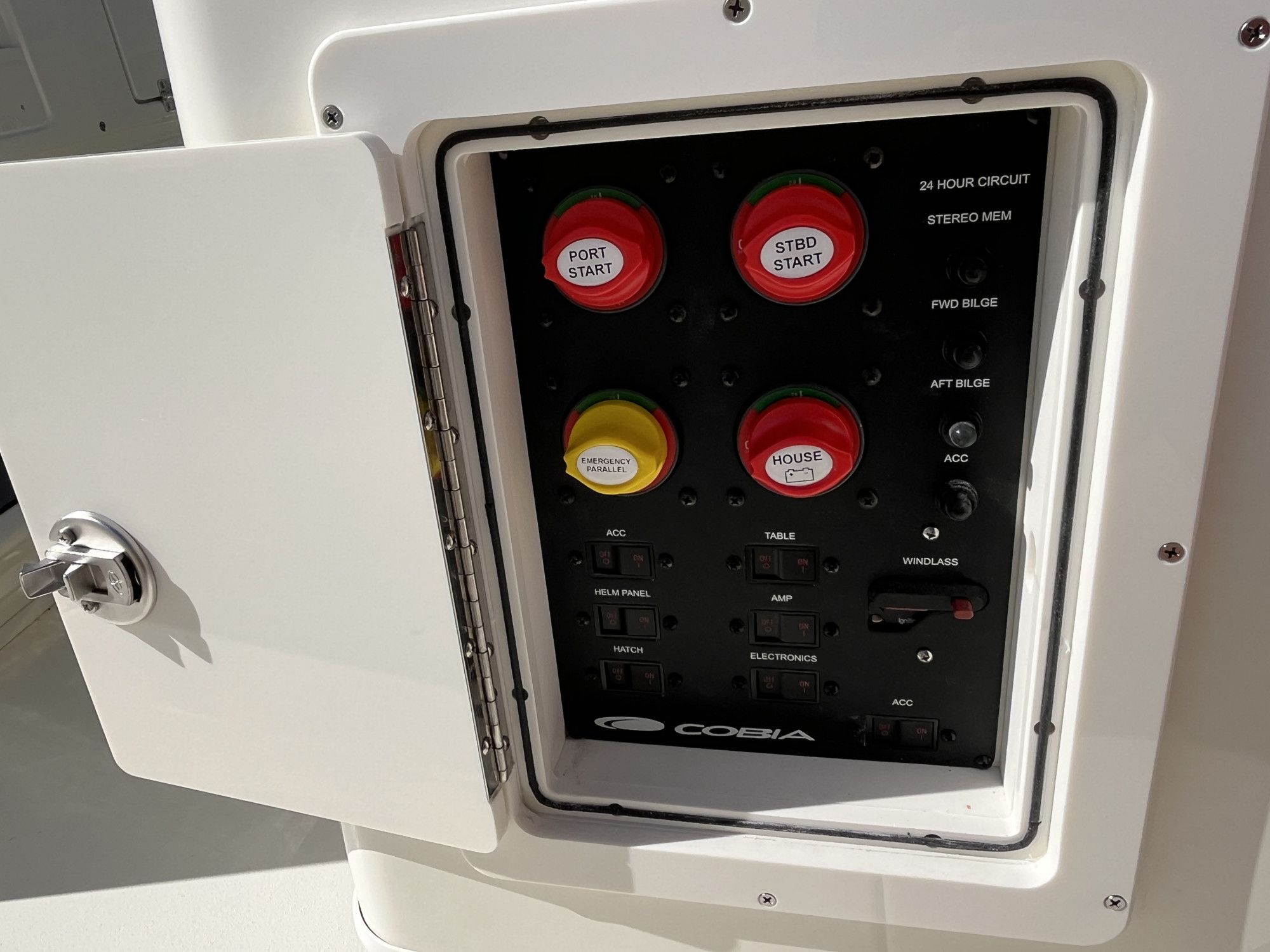 2026 Cobia 320 Center Console - 33