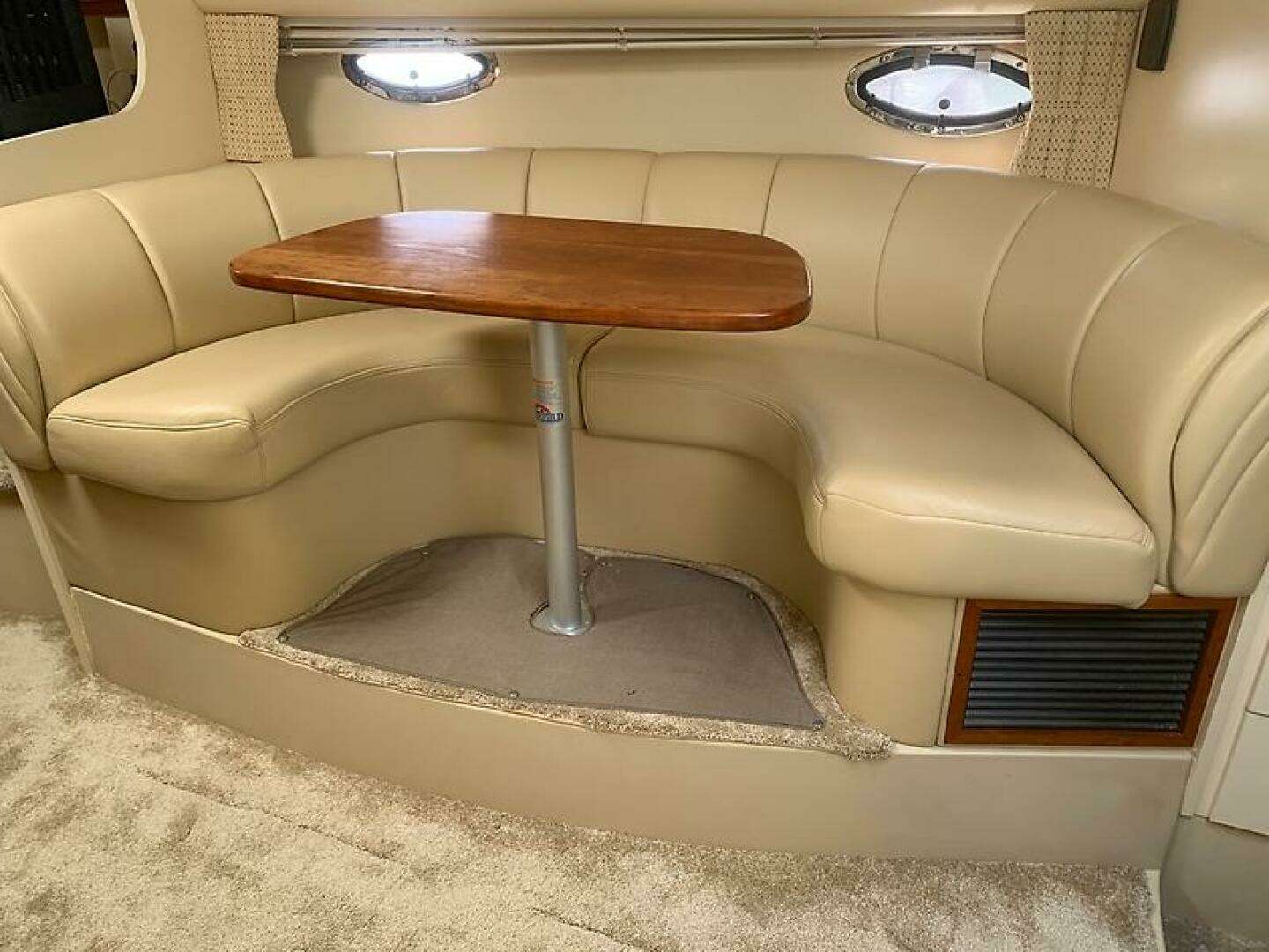 2003 Cruisers Yachts 3372 Express - Image 5