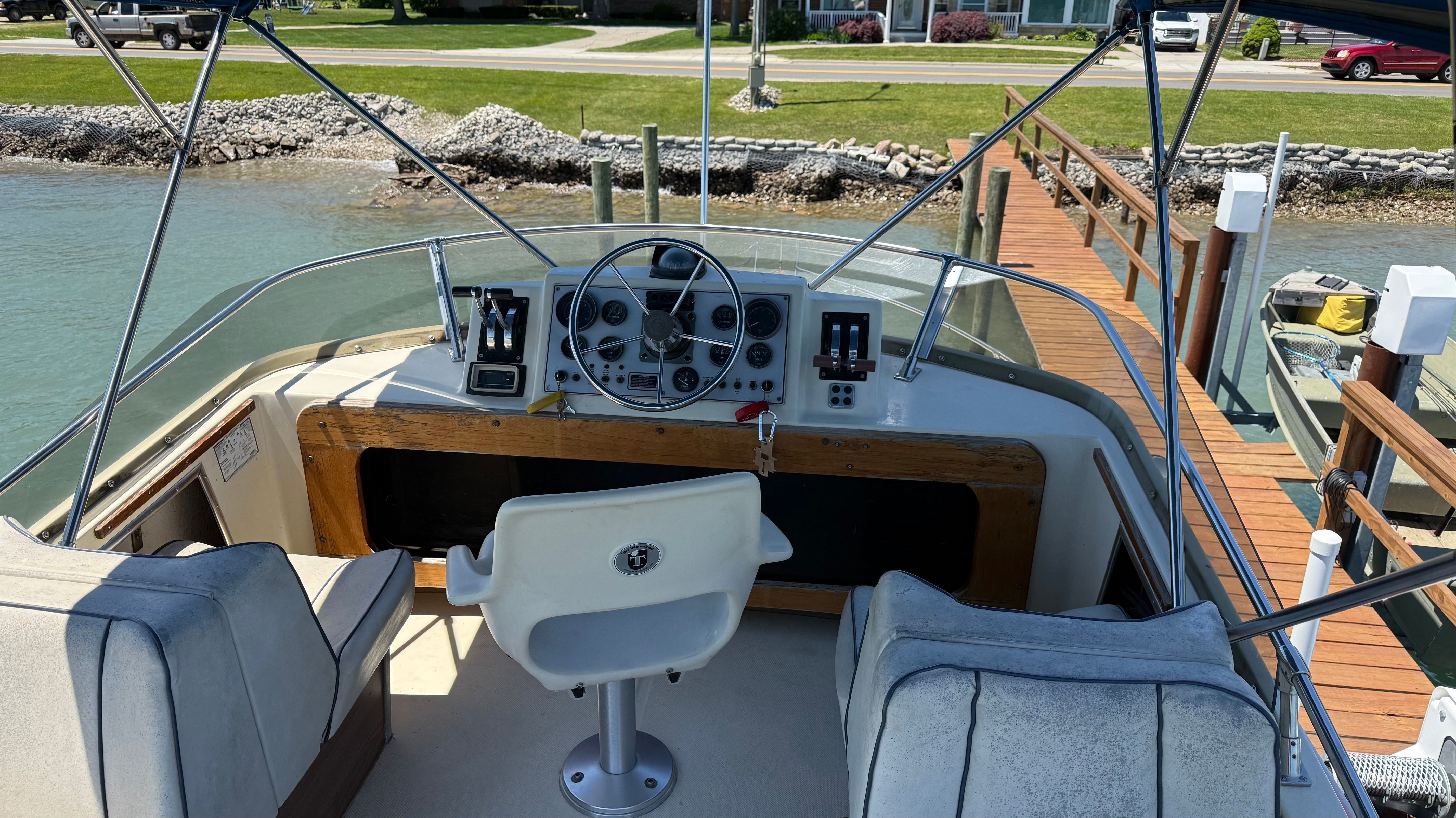 1986 Chris-Craft 292 CATALINA SUNBRIDGE - 10