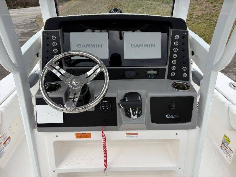 2026 Robalo 246 Cayman - 70