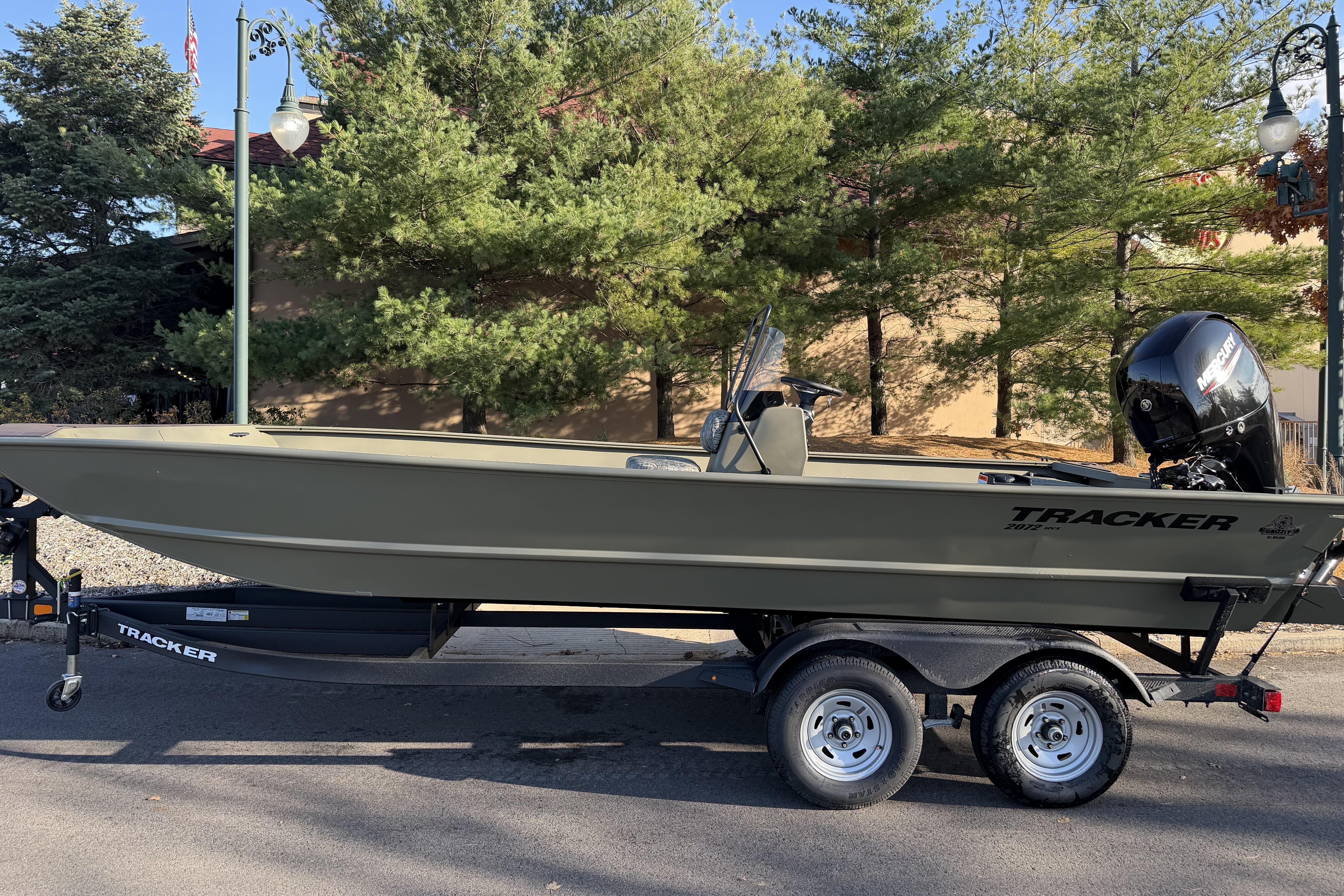 2026 Tracker Grizzly 2072 CC