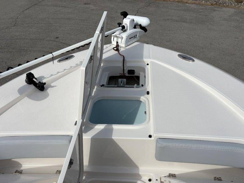 2026 Robalo 266 Cayman - 83