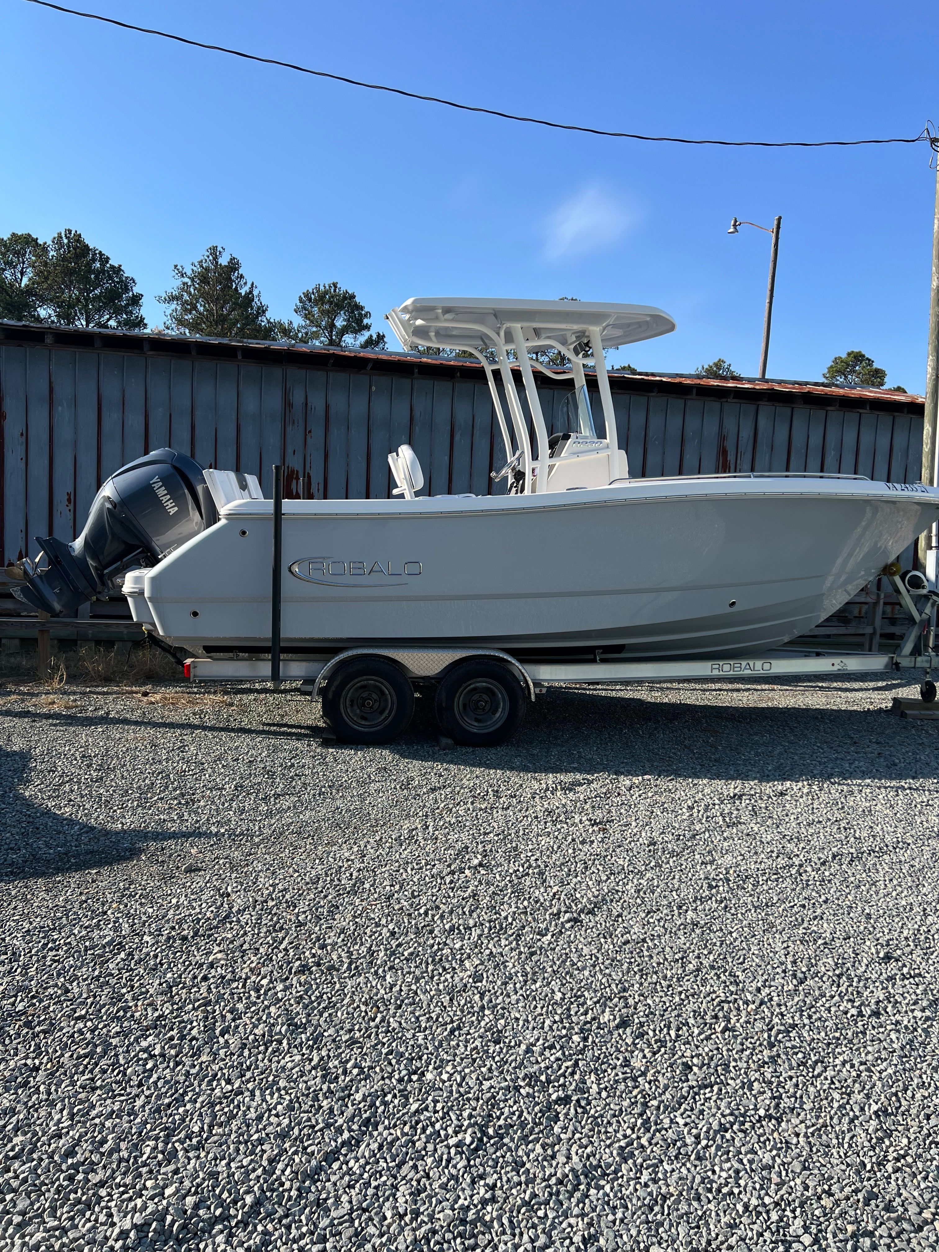 2021 Robalo R230 Center Console - 10