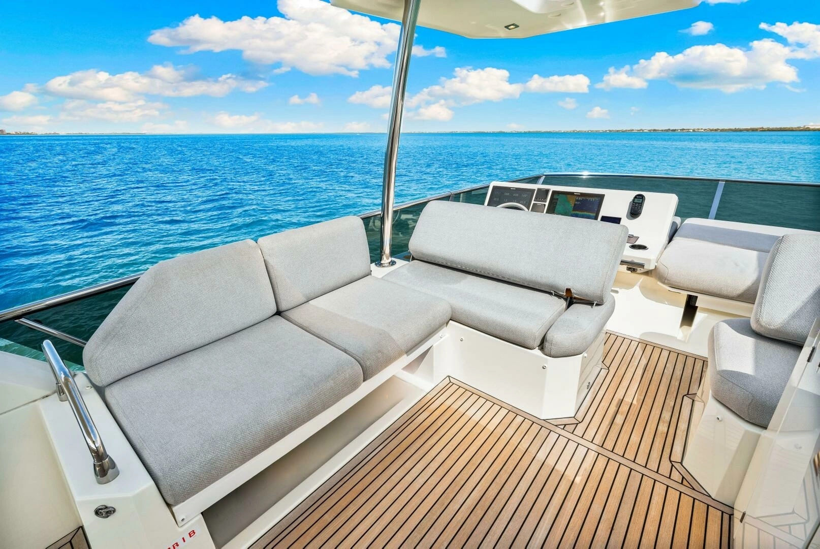 2019 Prestige 630 Flybridge - Image 10