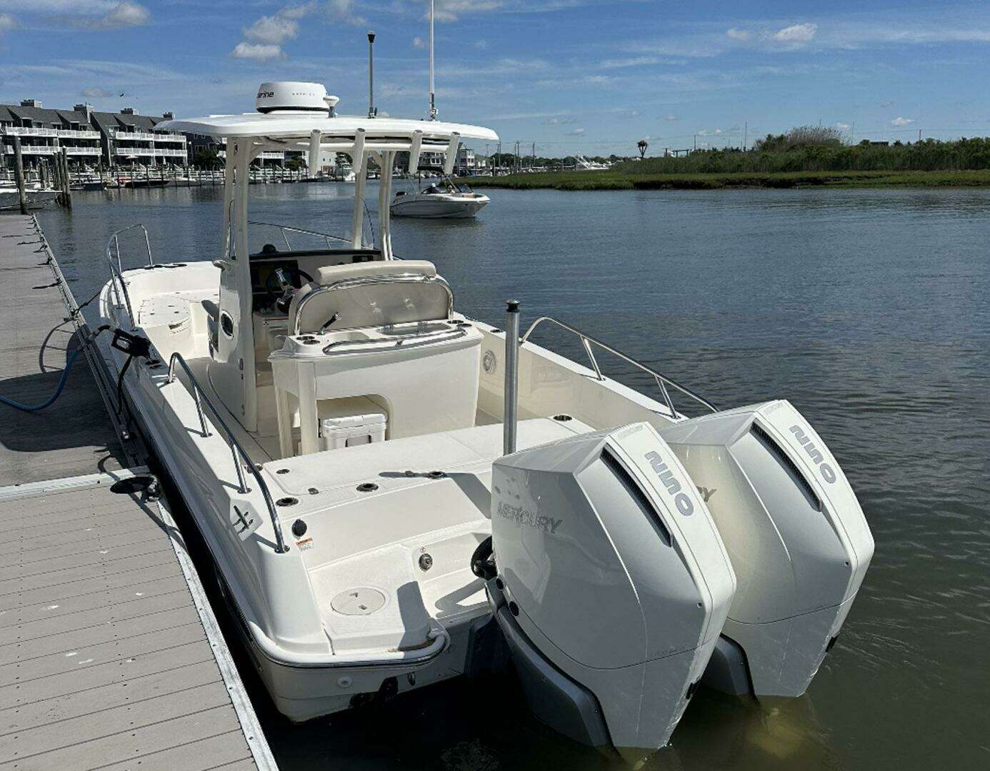 2022 Boston Whaler 270 Dauntless - Image 4