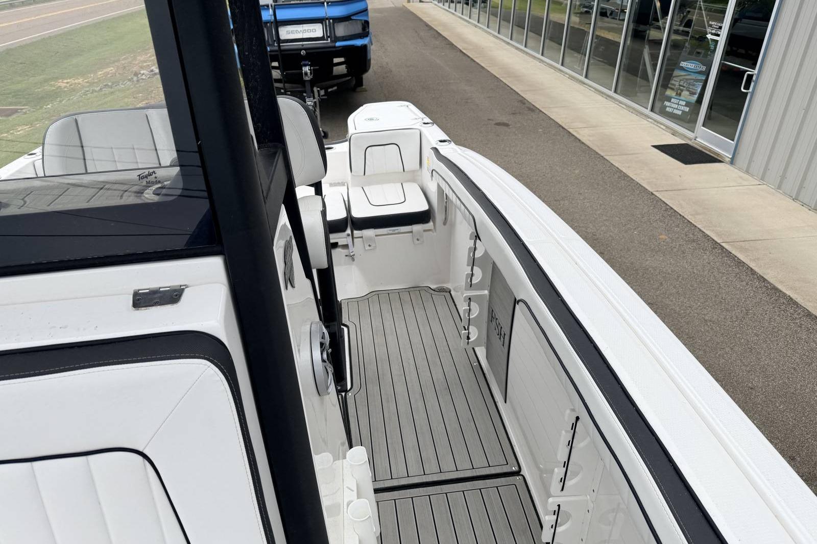 2023 Yamaha Boats 255 FSH Sport E interior, showcasing sleek design and spacious layout.