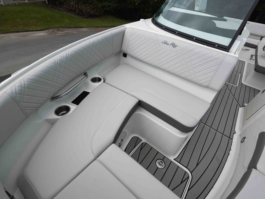 2025 Sea Ray SDX 250 - 13