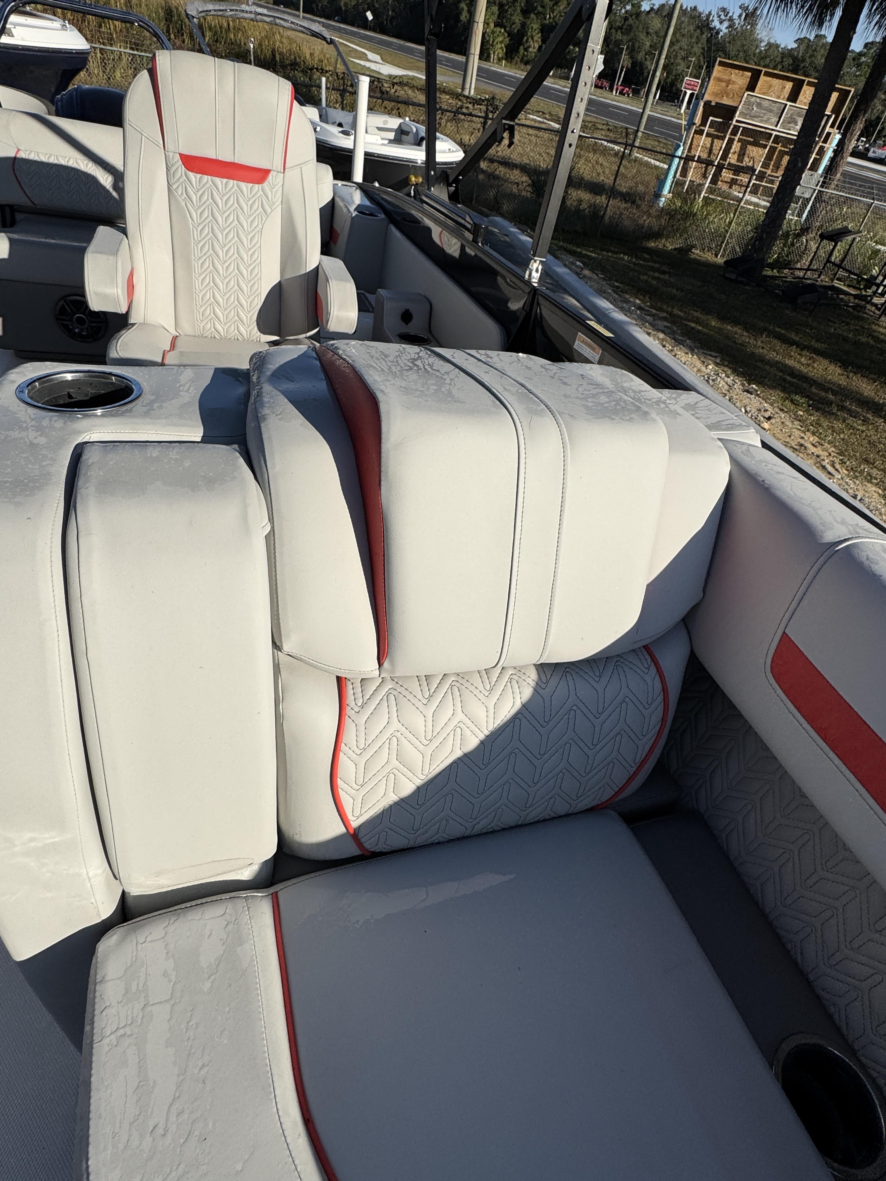 2025 Hurricane FunDeck OB FD 2360 SFL OB - 10