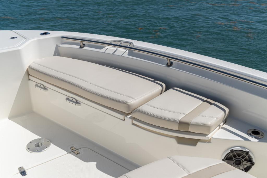 2024 Boston Whaler 280 Dauntless boat seating area with cushioned seats.