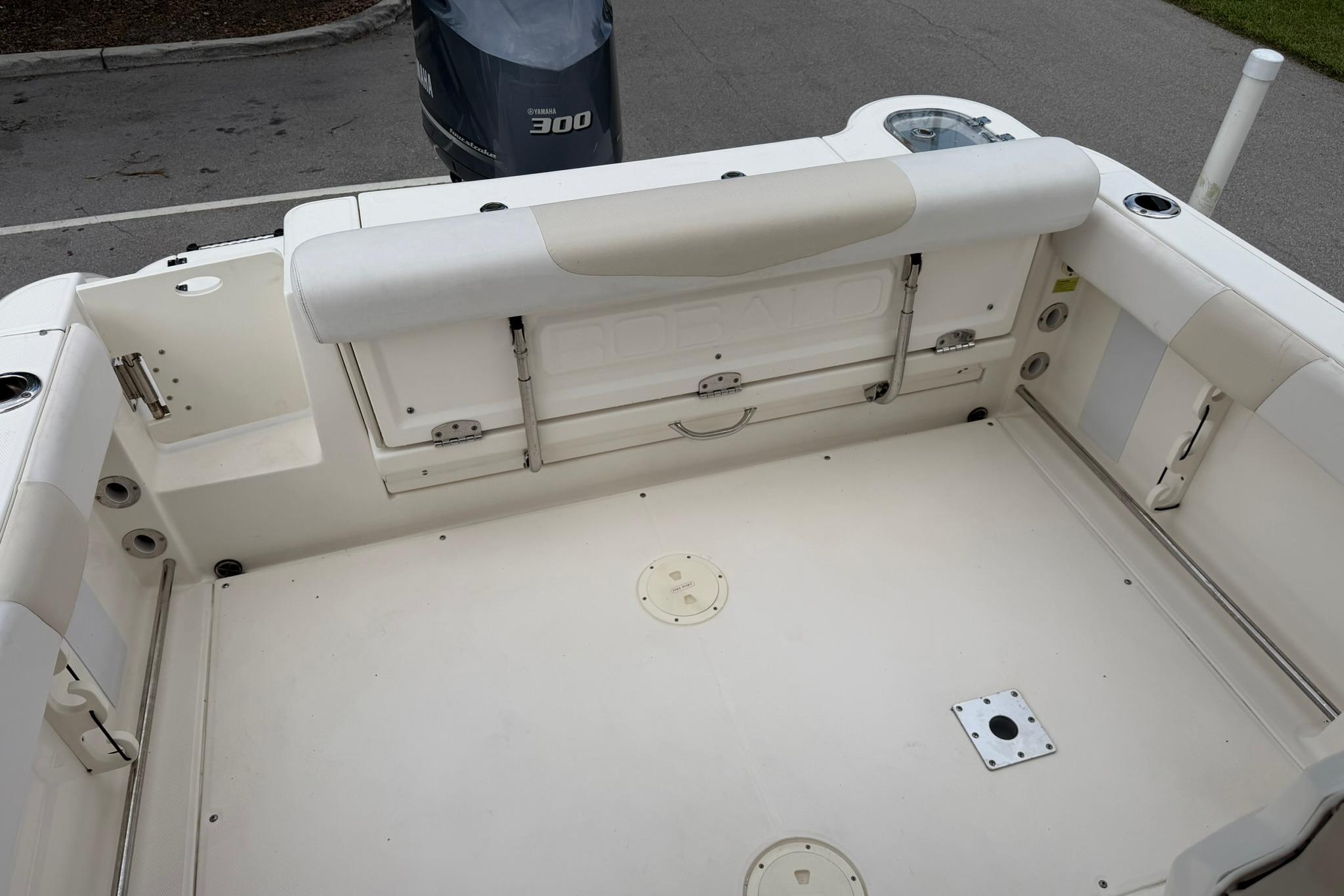 2019 Robalo R247 Dual Console boat interior with Yamaha 300 engine.