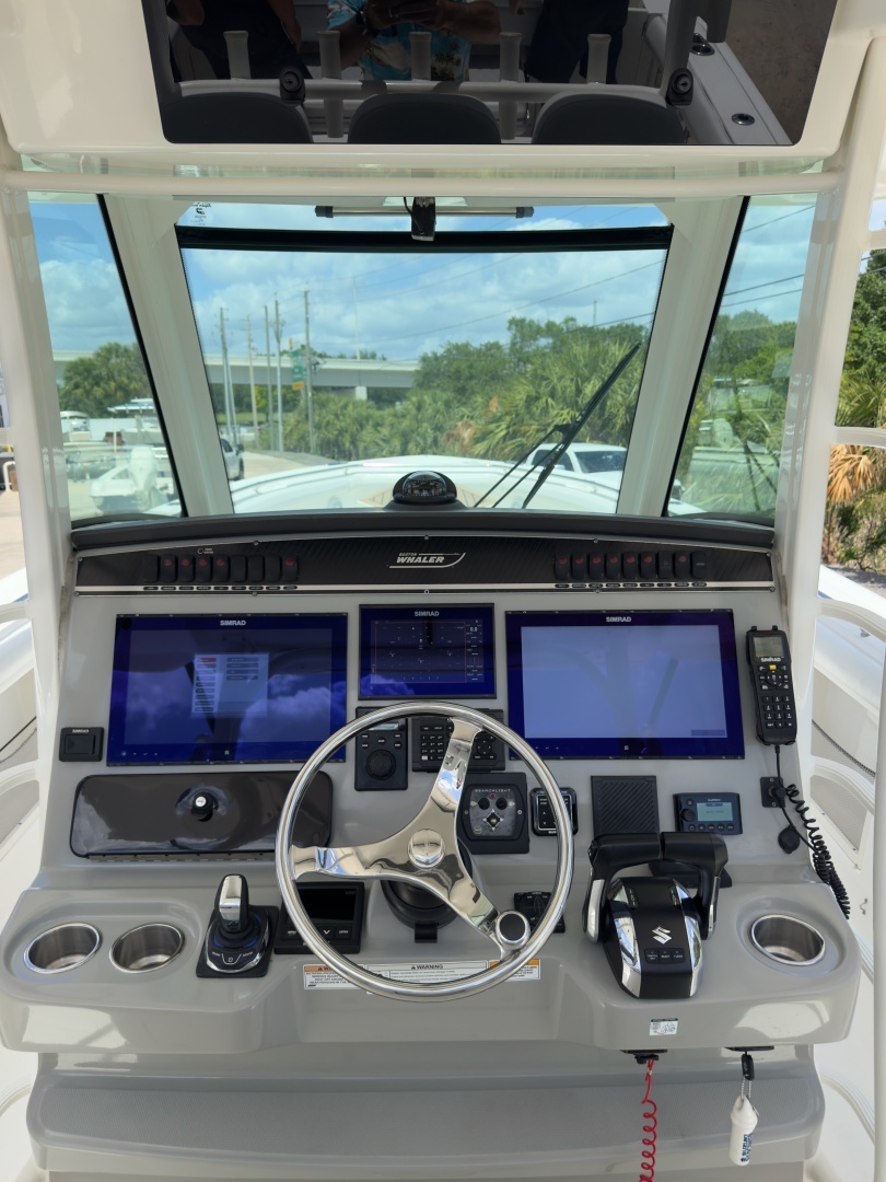 2016 Boston Whaler 350 Outrage - Image 38