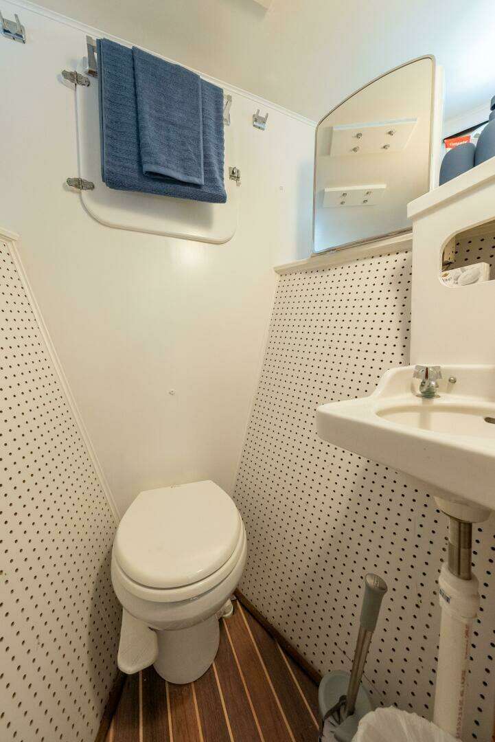 1970 Trumpy Houseboat - Image 24