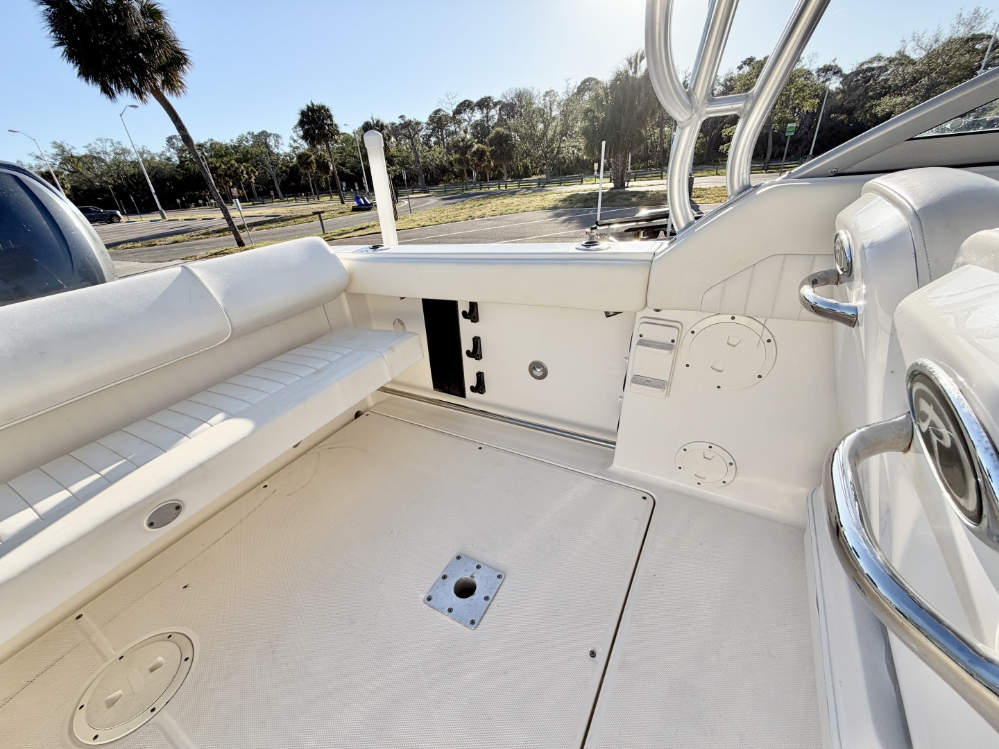 2012 Robalo R247 Dual Console - Image 6