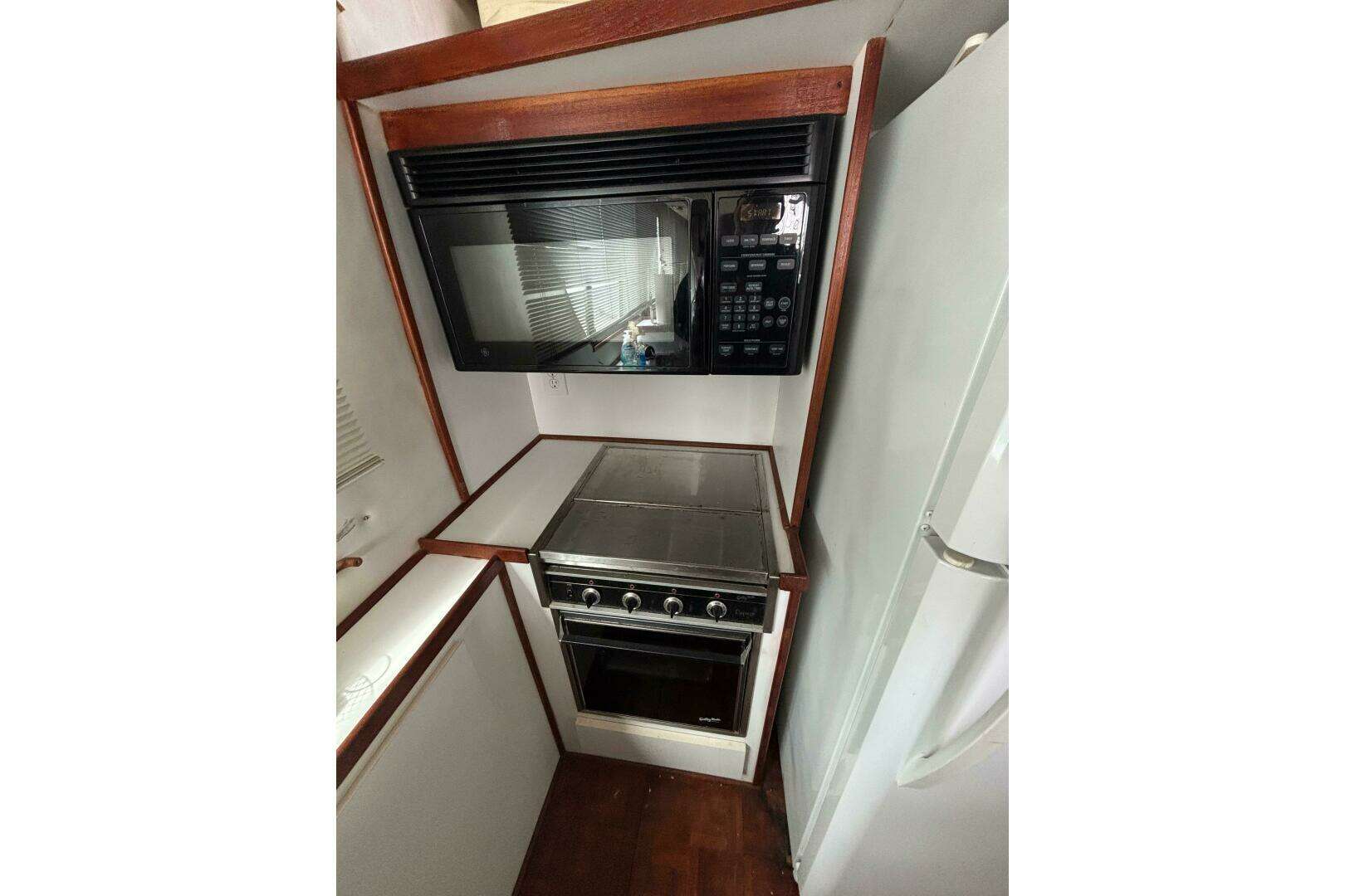 1994 Harbor Master 52 Coastal Cruiser - Image 22