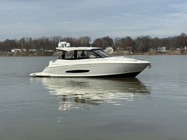 2022 Regal 36 Grande Coupe