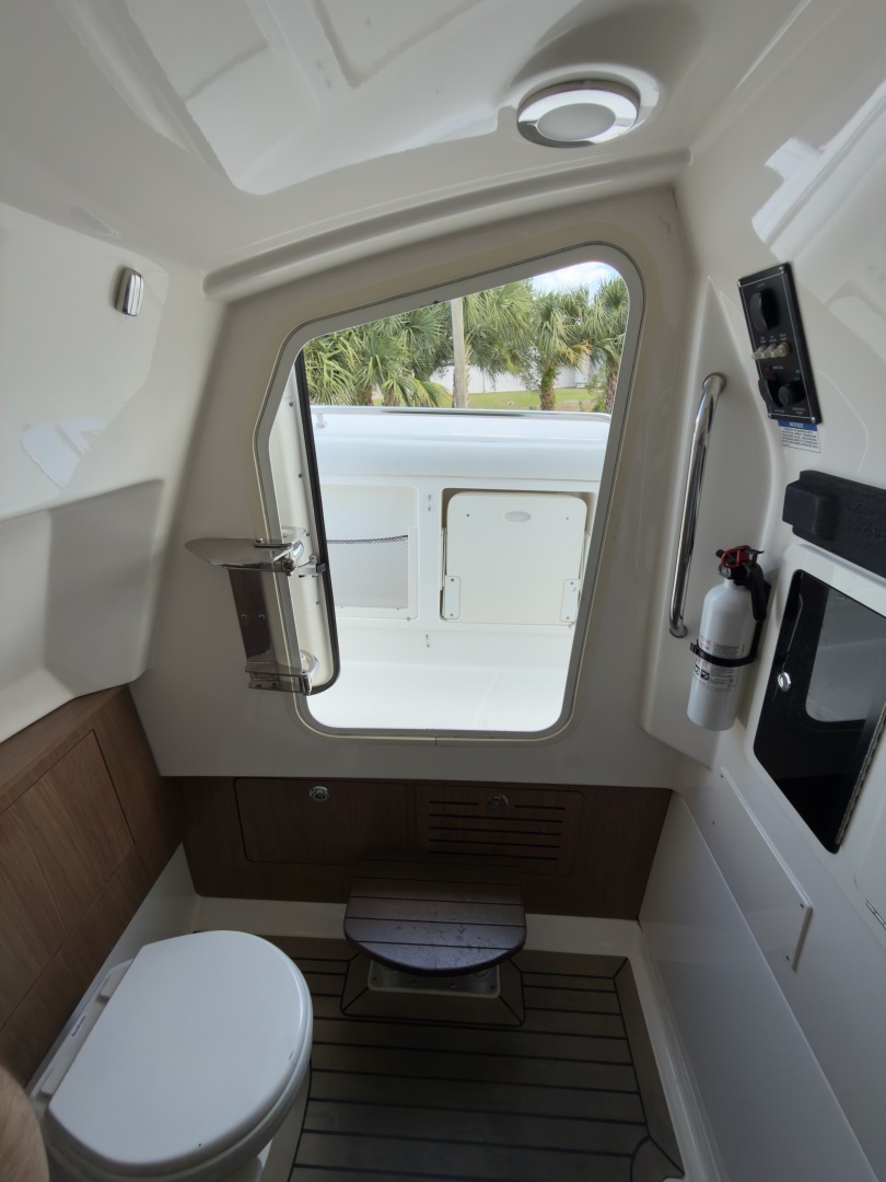 2016 Boston Whaler 350 Outrage - Image 63