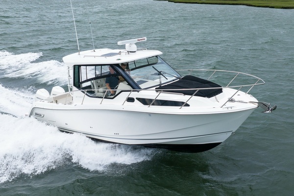 2020 Boston Whaler 325 Conquest