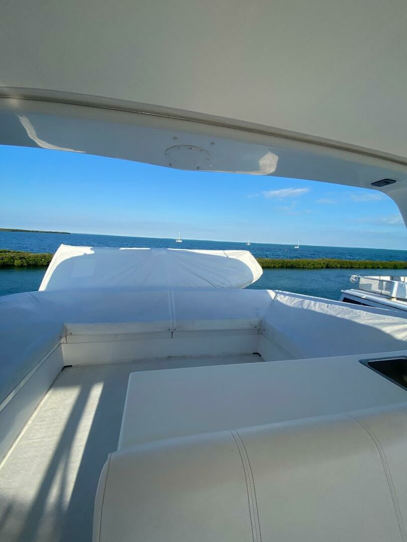 1994 Hatteras 70 Cockpit Motor Yacht - Image 10