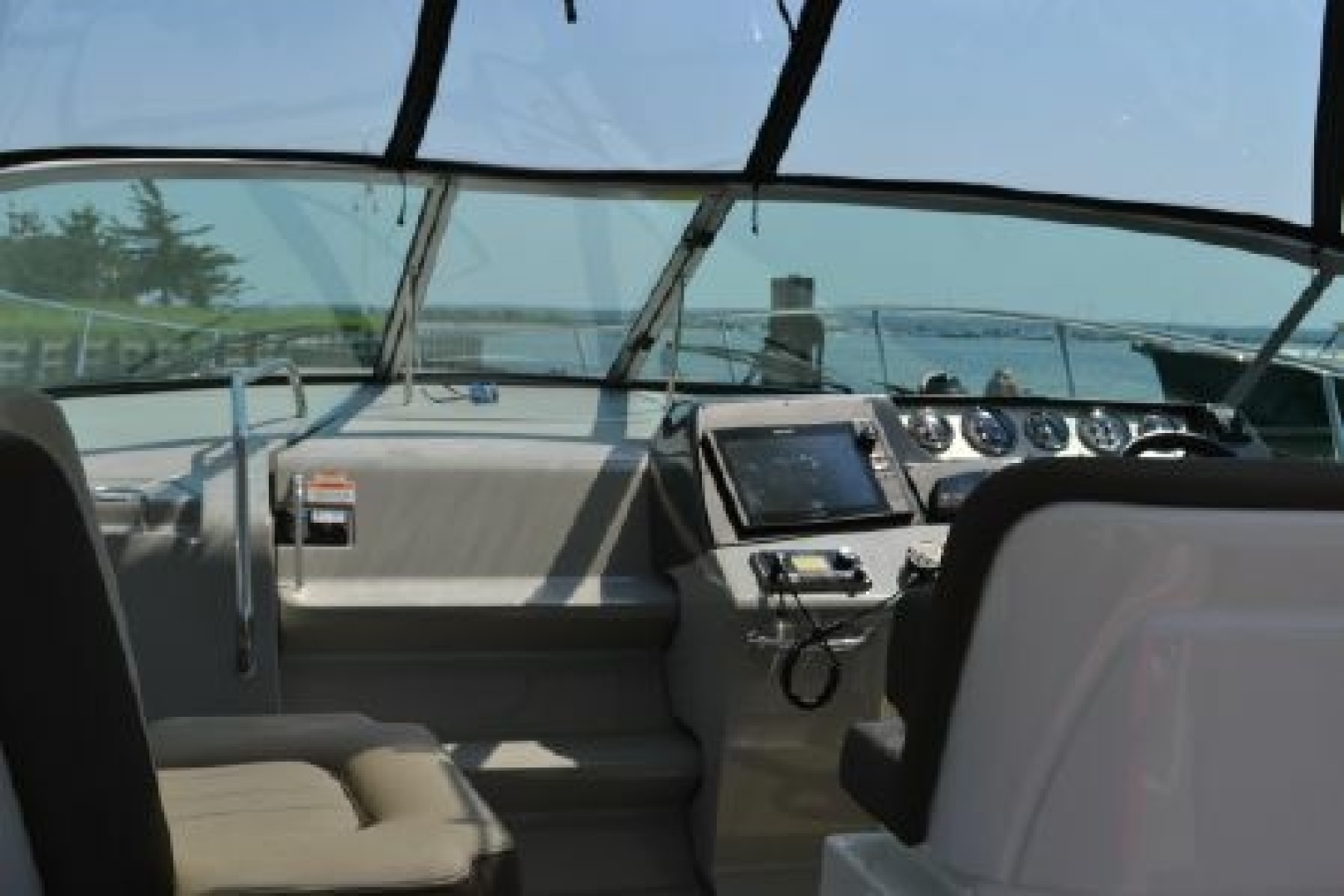 2017 Sea Ray Sundancer 370 - Image 14