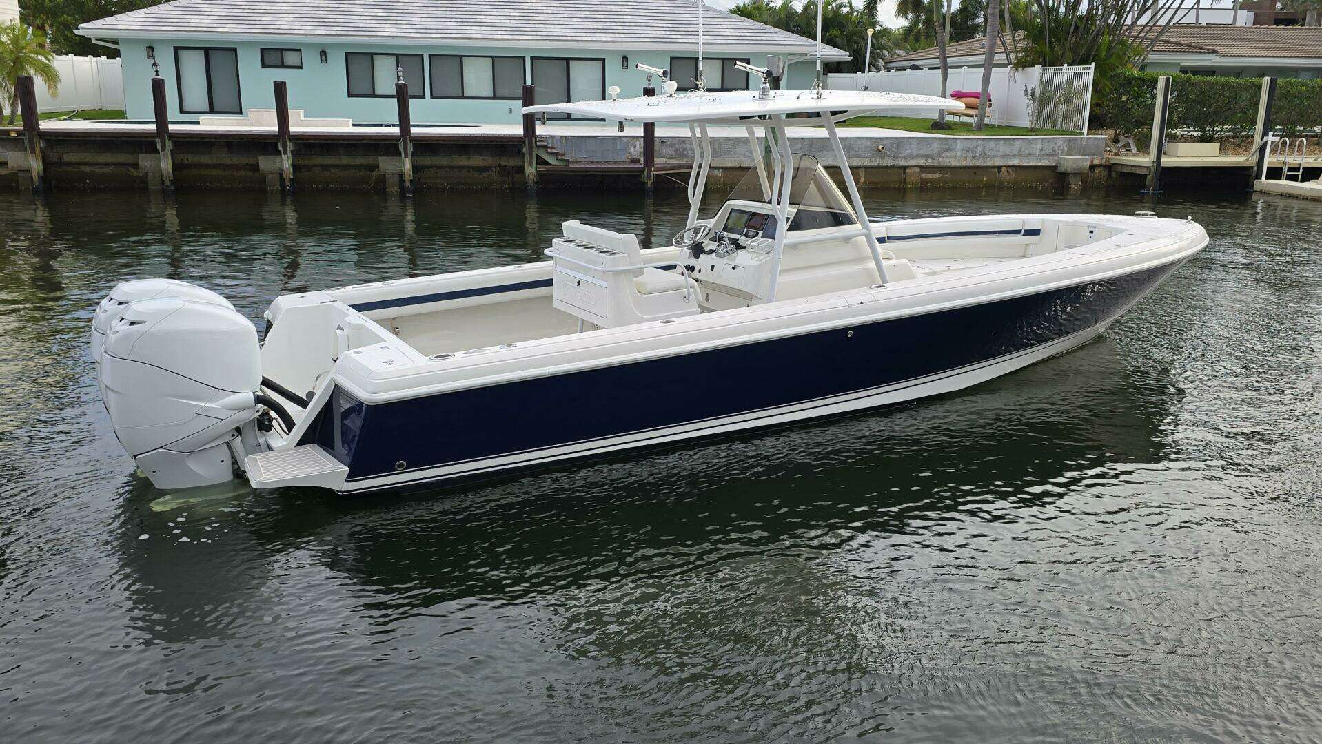 2007 Intrepid 323 Open - Image 2