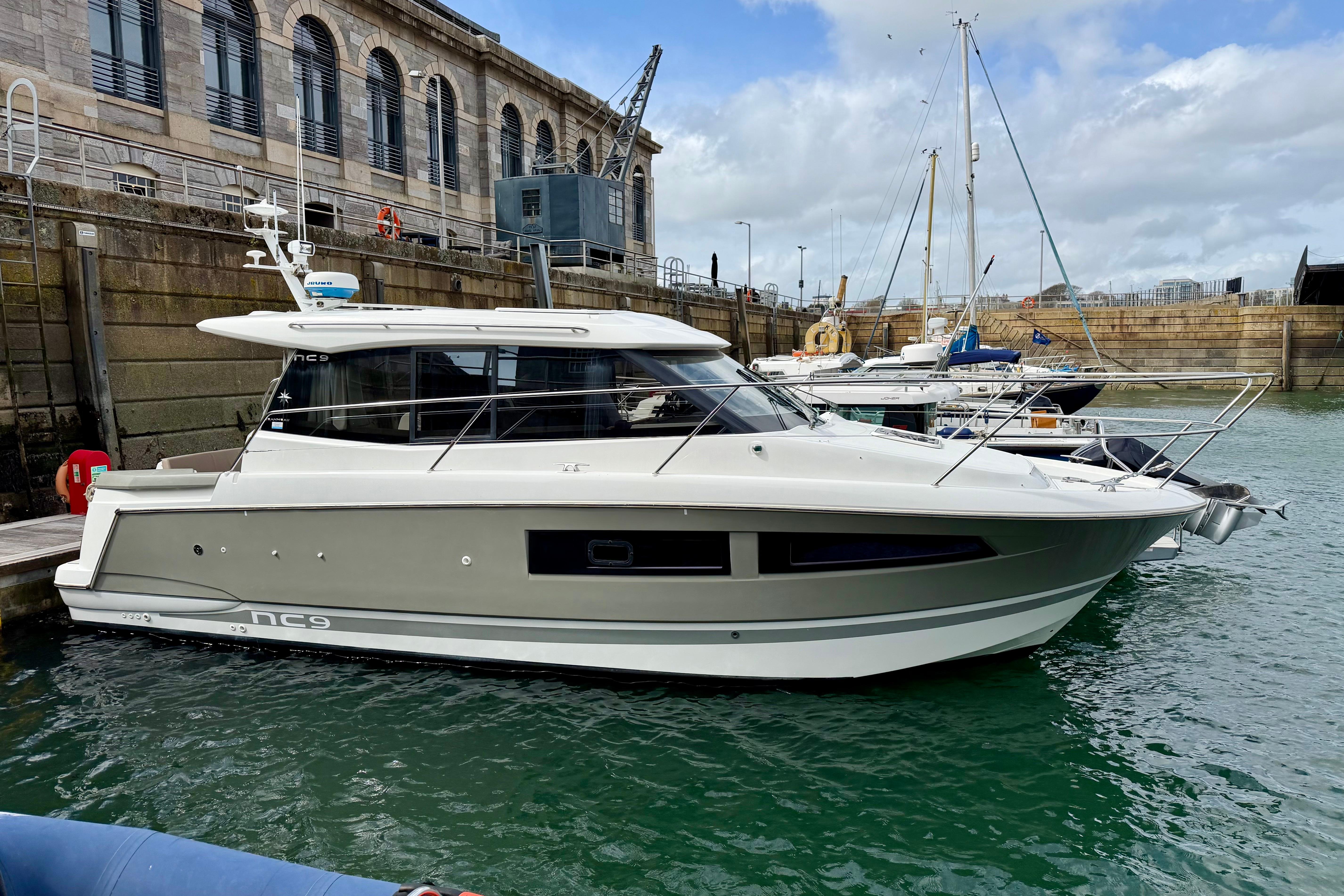 2013 Jeanneau NC 9