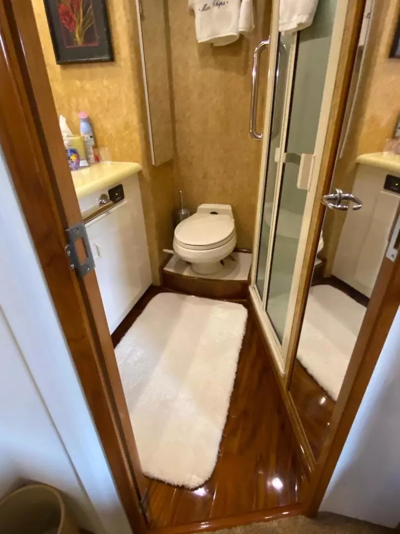 1998 Viking 54 Sport Yacht - Image 20
