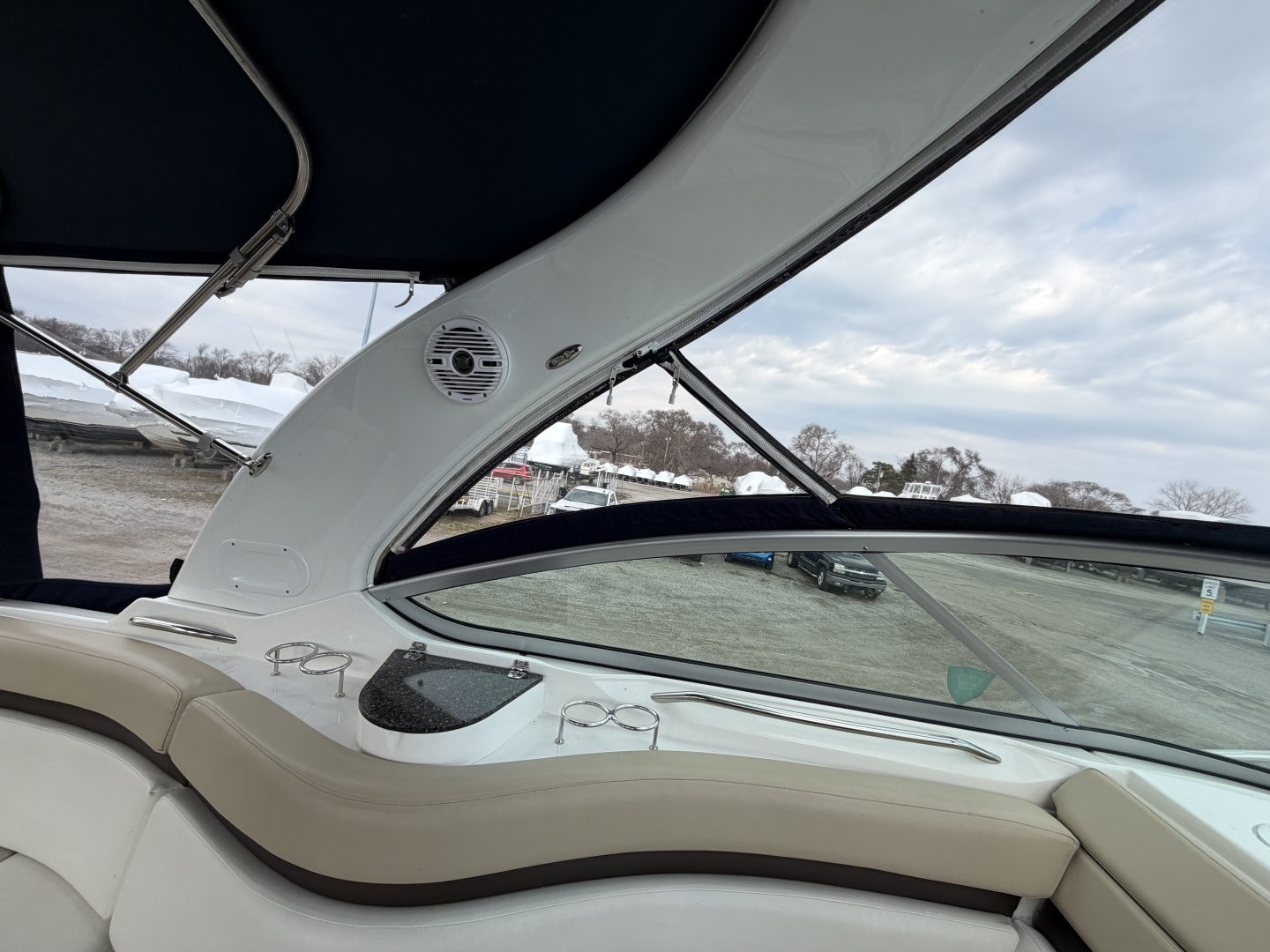 2016 Rinker 310 Express - Image 6