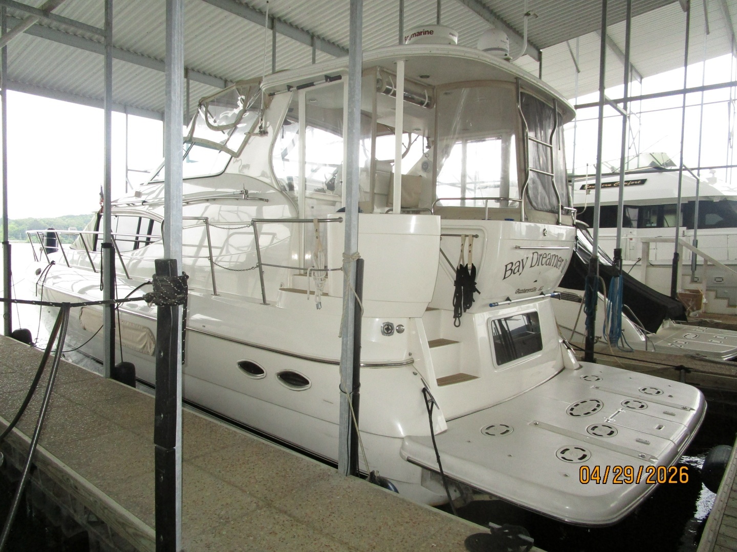 2000 Cruisers Yachts 4450 - Image 2